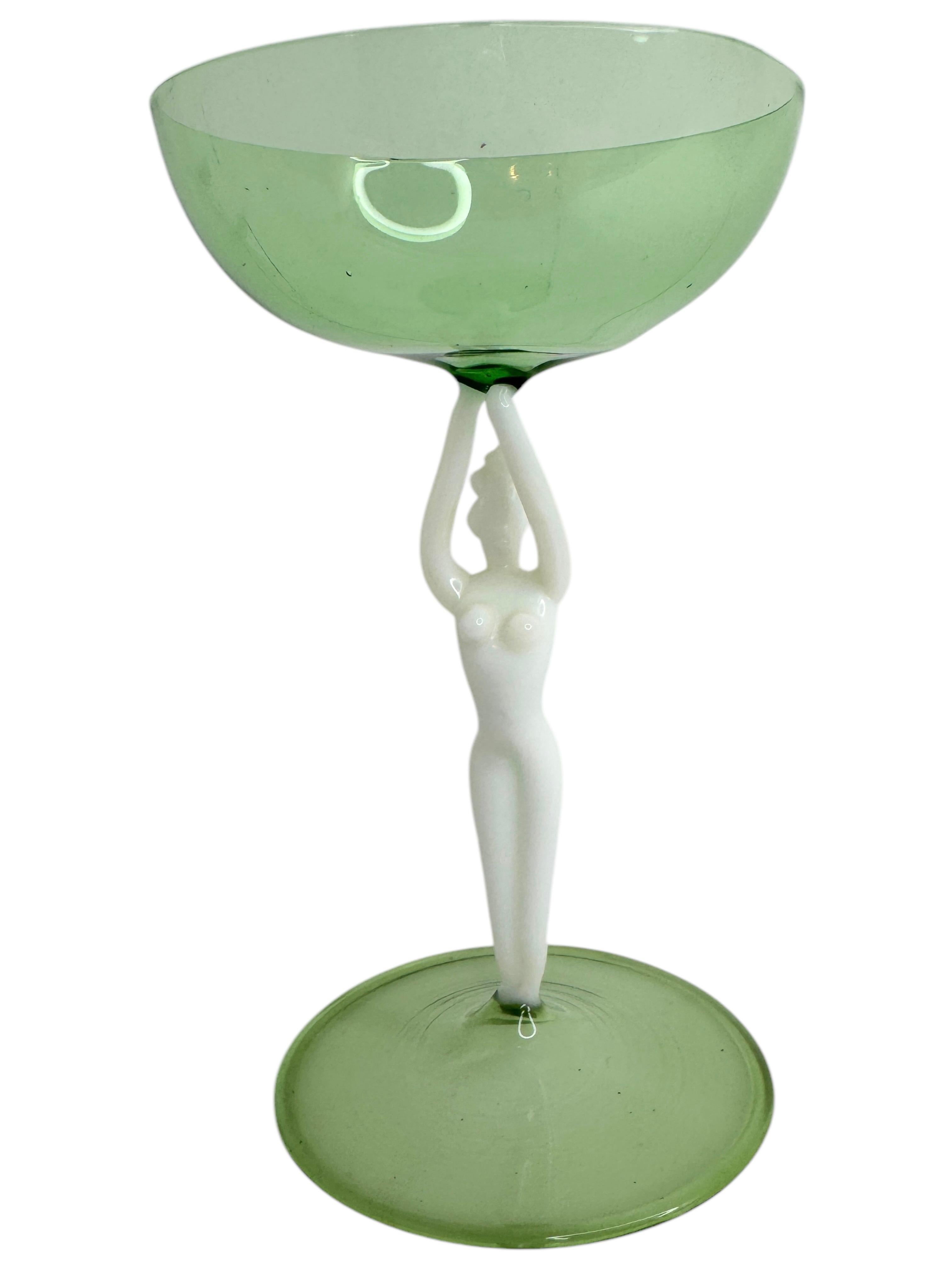 Preciosa copa de licor Stemware, tallo de dama desnuda, Bimini Art Vintage Austria en venta 1