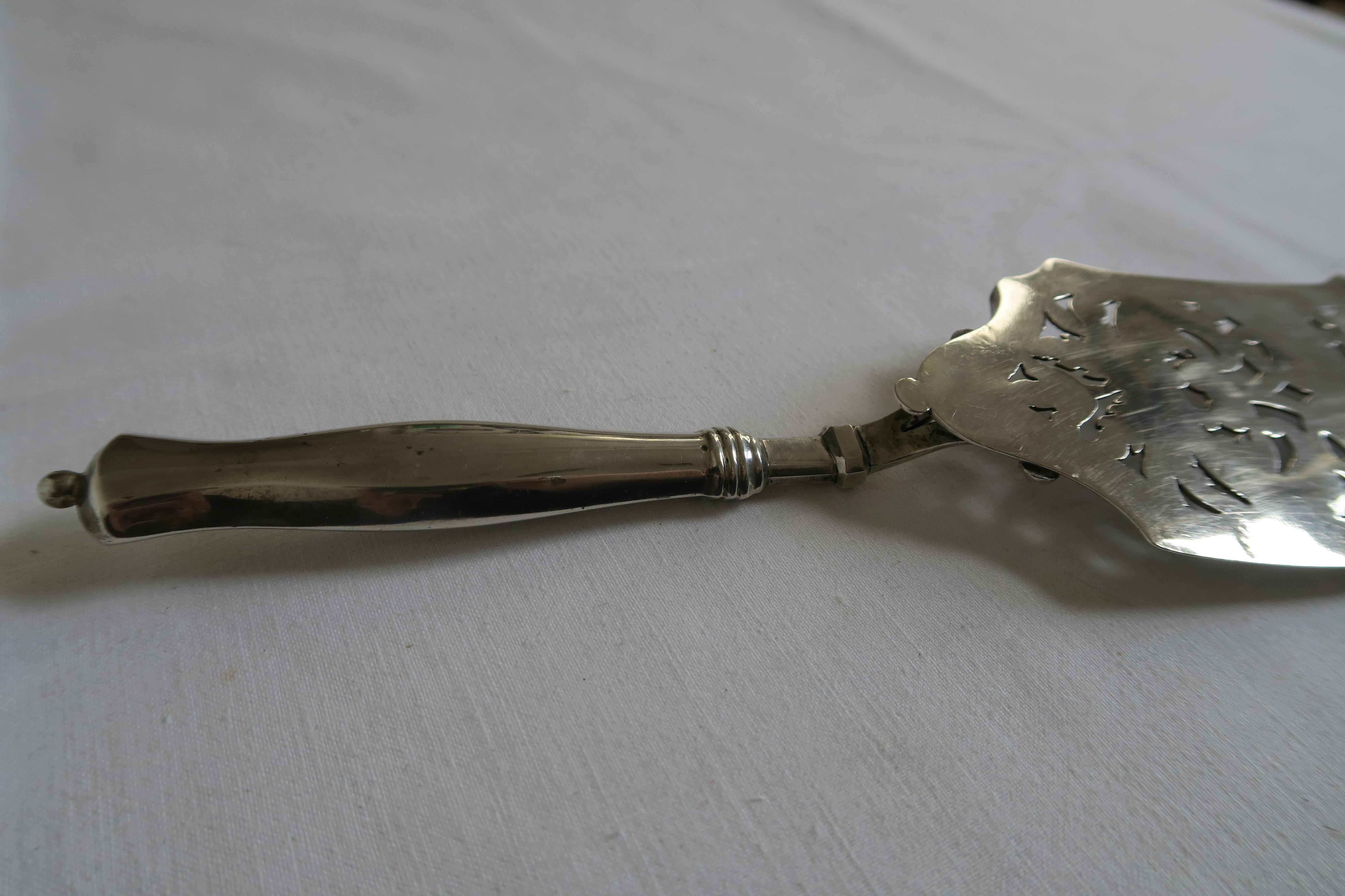 Hand-Crafted Beautiful Sterling Silver Cake or Fish Shovel K+K Monarchy Austria For Sale