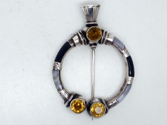 Beautiful Sterling Silver-Mounted Scottish Agate Penannular Brooch