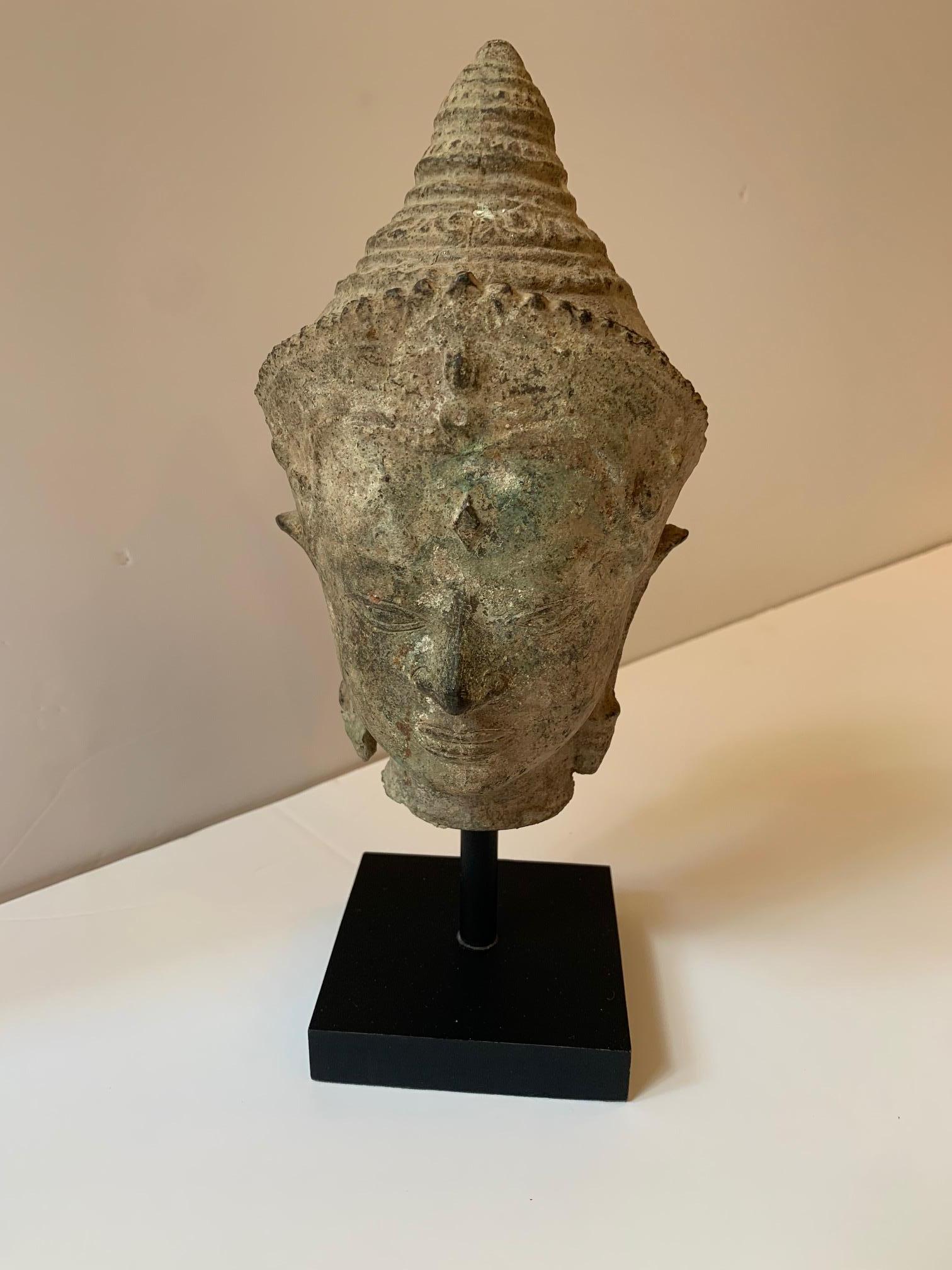 Beautiful Stone Head on Stand from Bangkok In Good Condition For Sale In Hopewell, NJ
