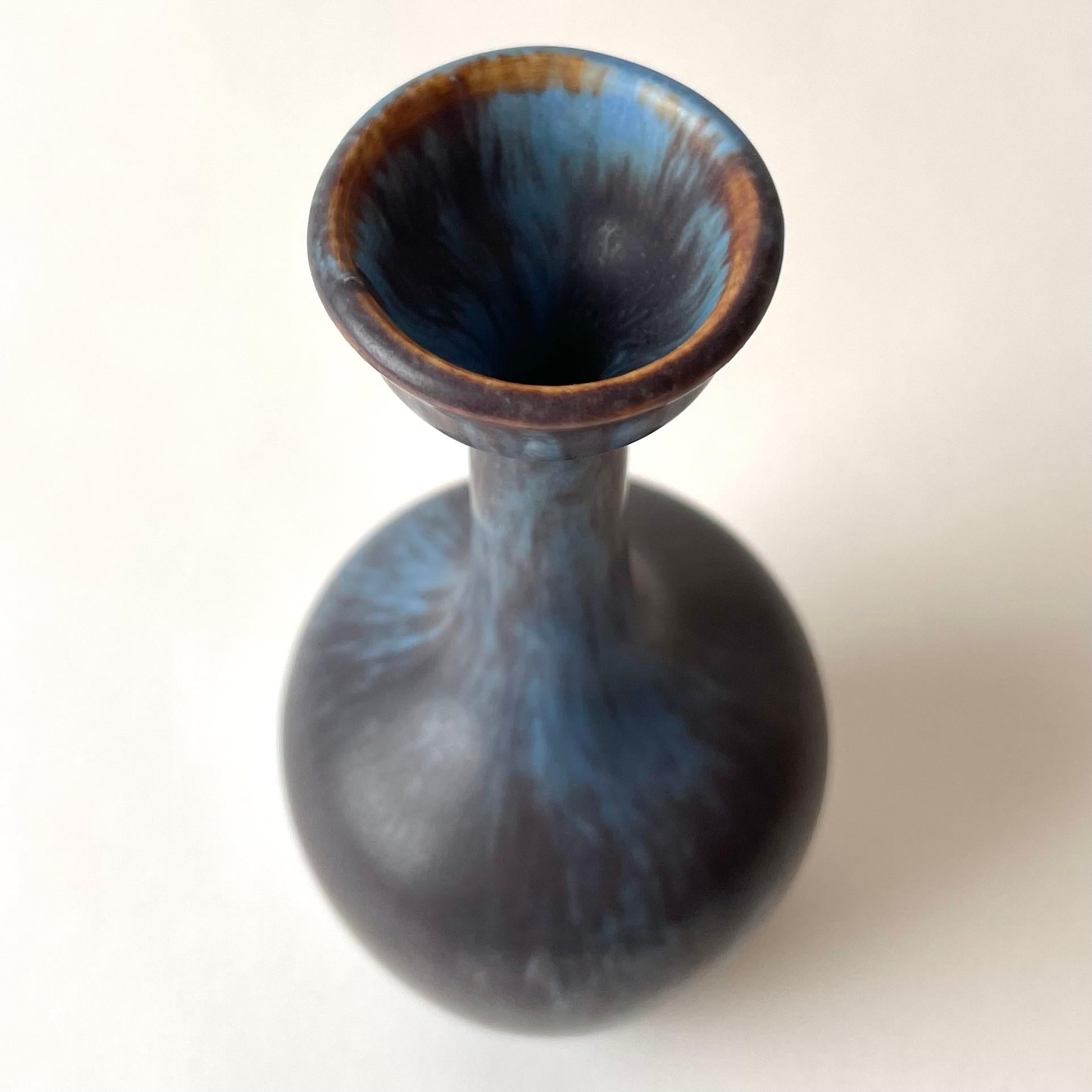 Schöne Vase aus Steinzeug von Gunnar Nylund, Rörstrand, Schweden. Mitte des 20. Jahrhunderts (Schwedisch) im Angebot