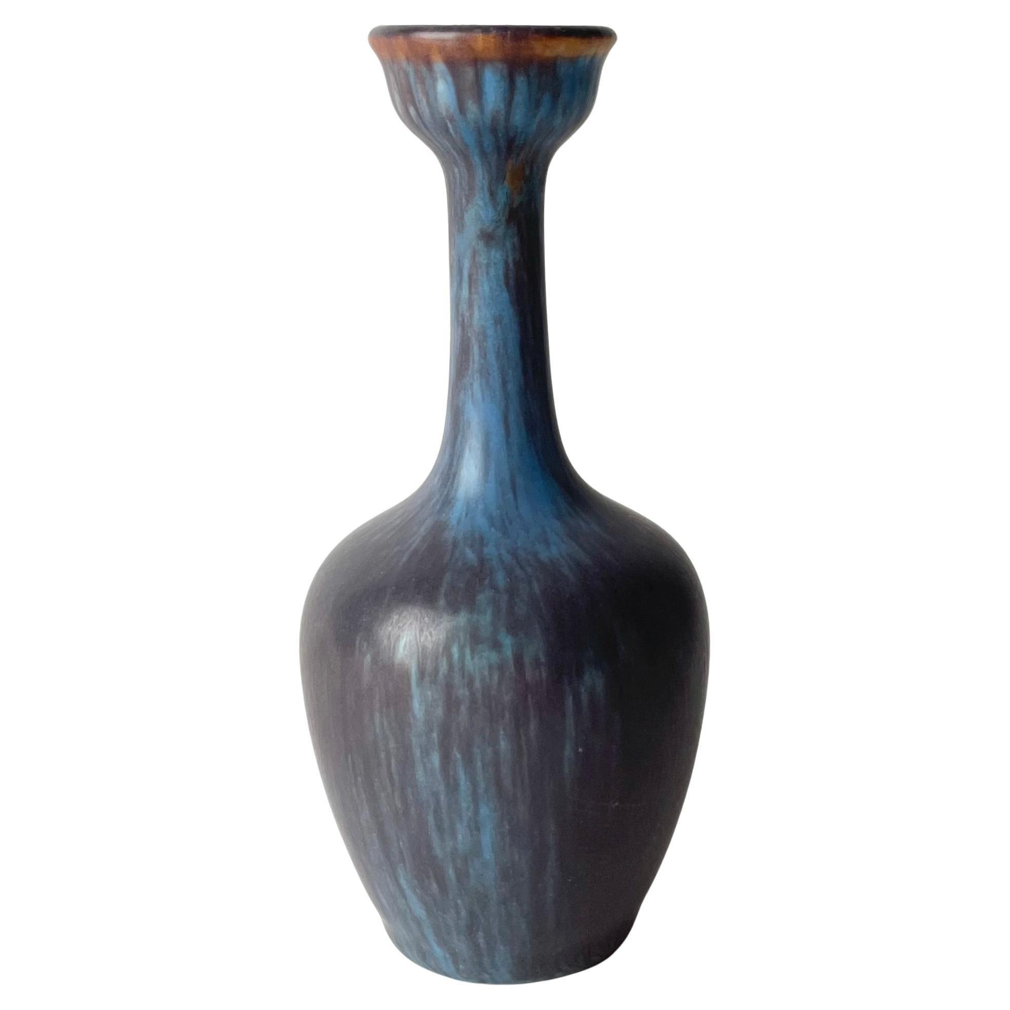 Schöne Vase aus Steinzeug von Gunnar Nylund, Rörstrand, Schweden. Mitte des 20. Jahrhunderts im Angebot