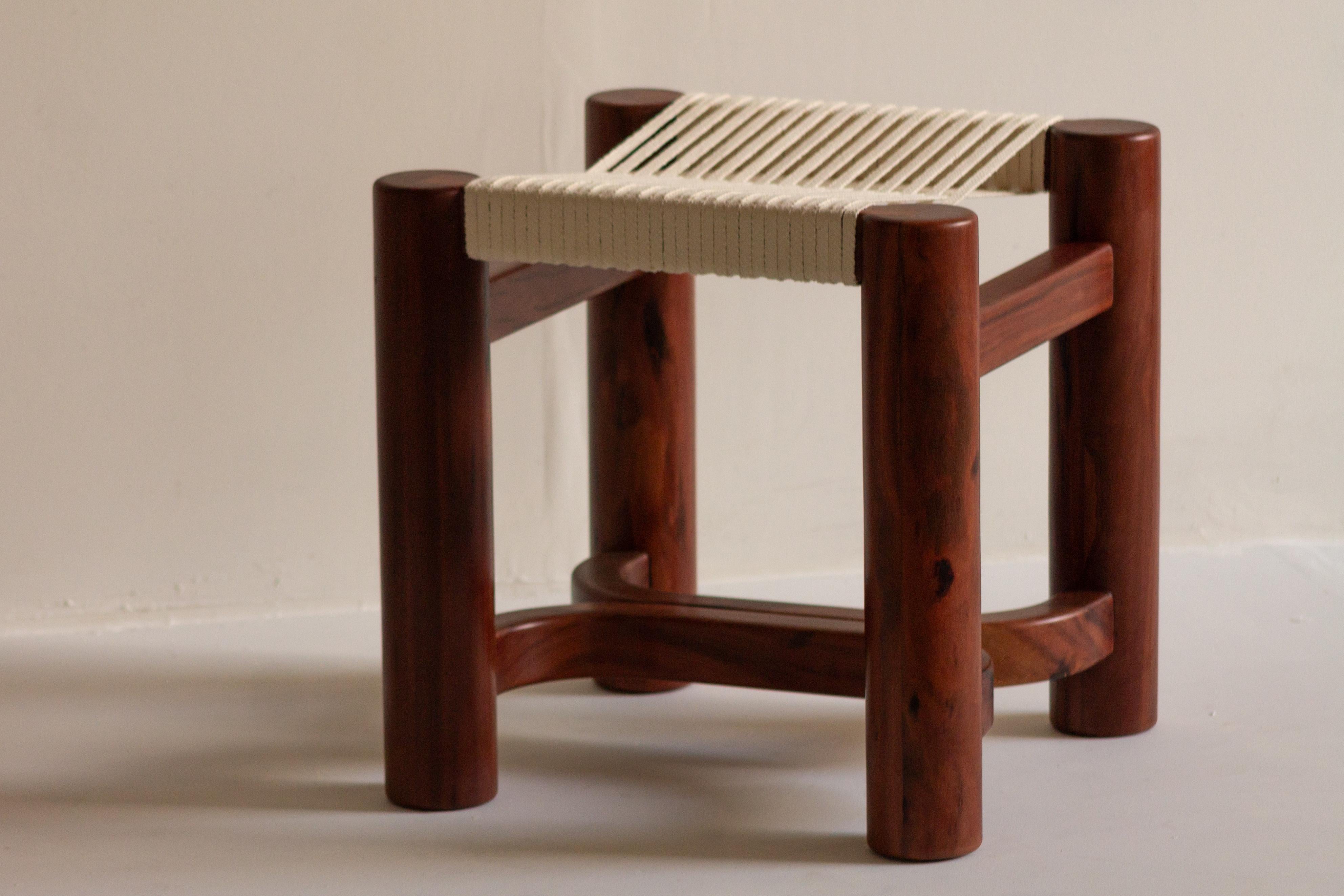 The Vestige refers to the memory
of the traditions of cultures that are observed for imitation and example. Alluding to its name, this collection of furniture stands as a contemporary tribute to the emblematic tradition of the hammock, so latent in