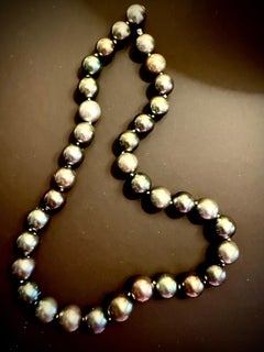 Beautiful strand of large Tahitian pearls with lovely luster