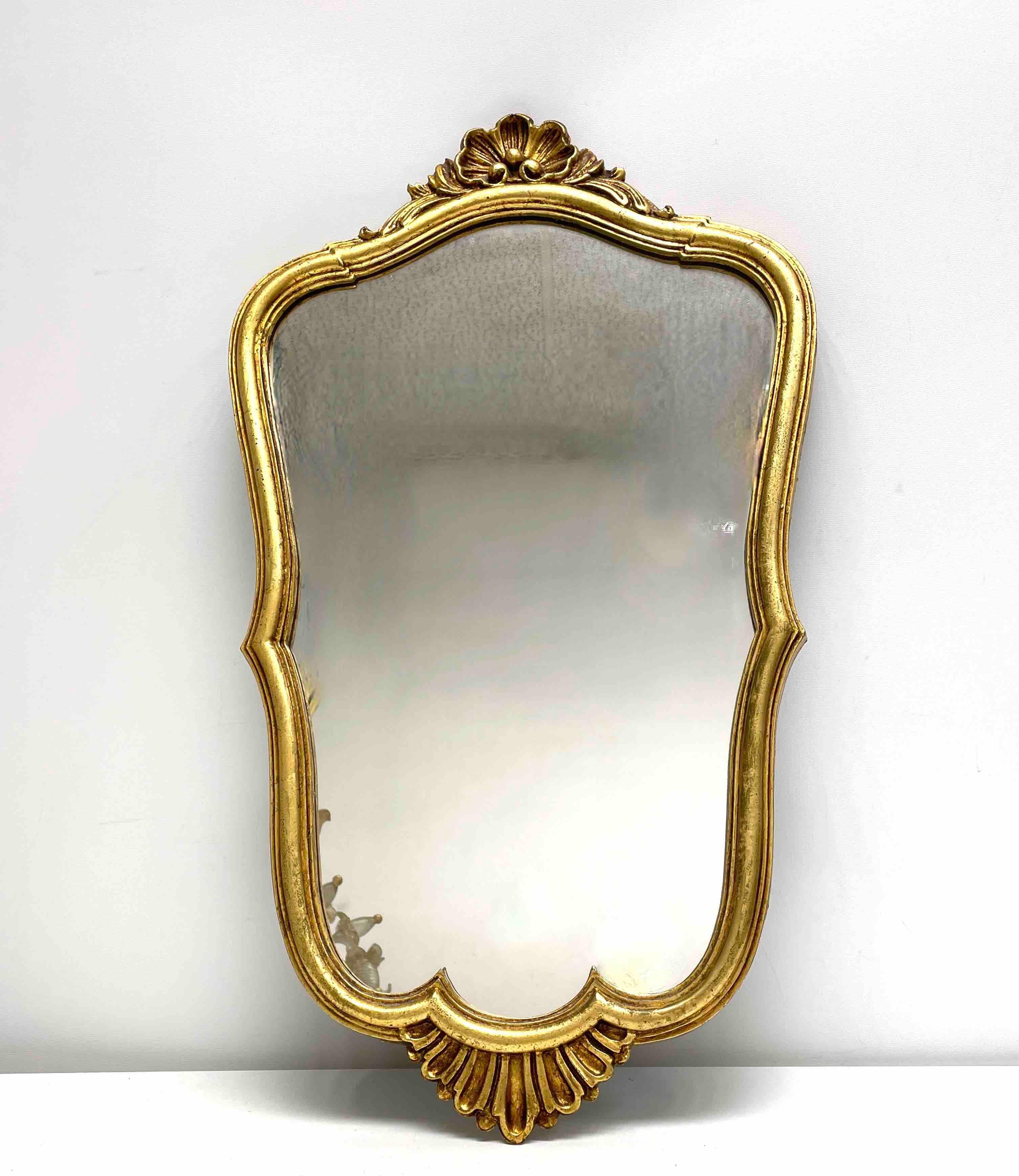 Beautiful Stunning Gilded Tole Toleware Mirror Vintage, Italy, 1950s 3
