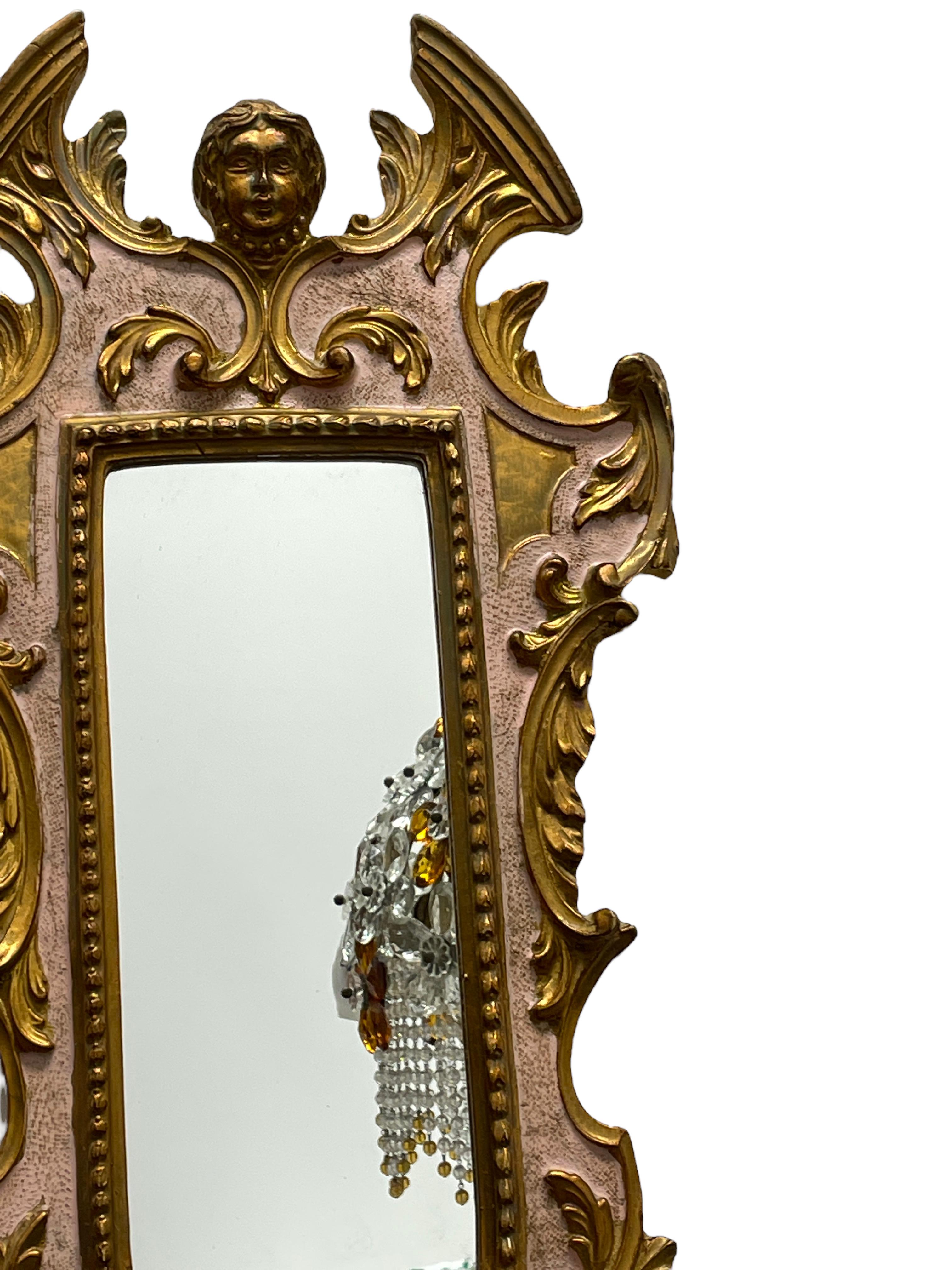 Precioso Espejo Ornamentado de Tole Toleware con Marco Dorado, Italia Antique 1900s siglo XX en venta