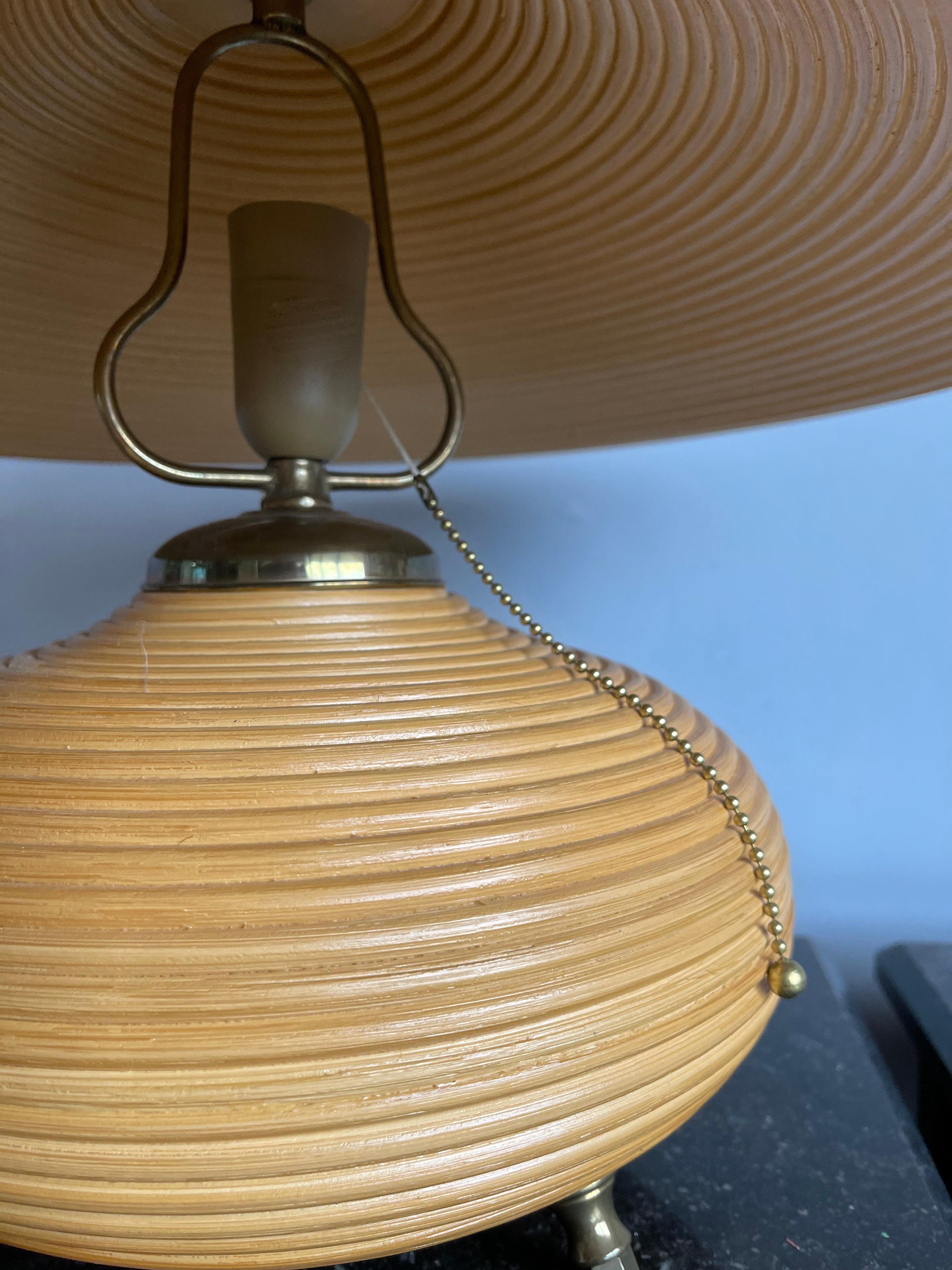 Beautiful & Stylish Hand Crafted Mid-Century Modern Rattan and Brass Table Lamp For Sale 7