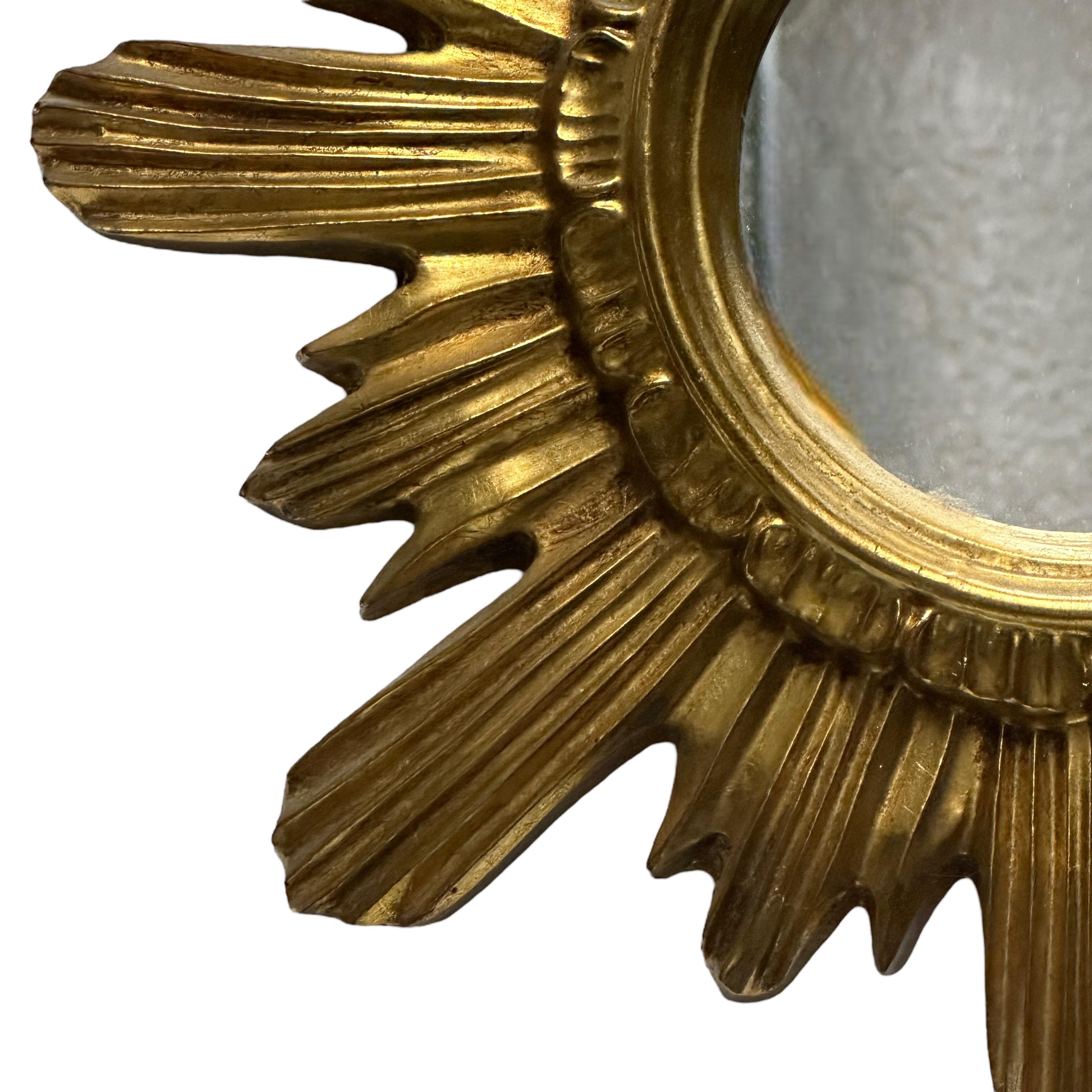 Magnifique miroir en forme d'étoile en résine dorée Stuc, Italie, vers les années 1960. en vente 3