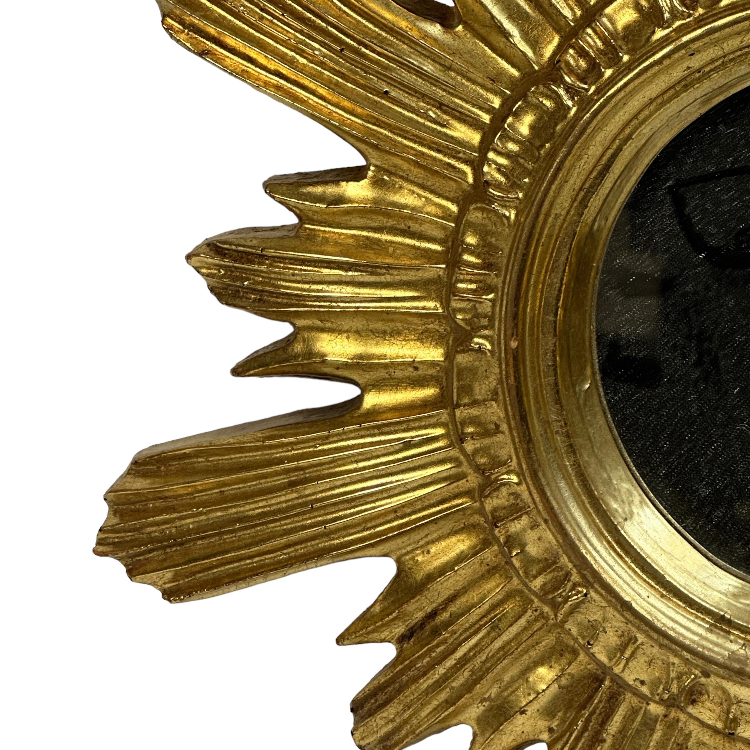 Magnifique miroir en forme d'étoile en résine dorée Stuc, Italie, vers les années 1960. en vente 4