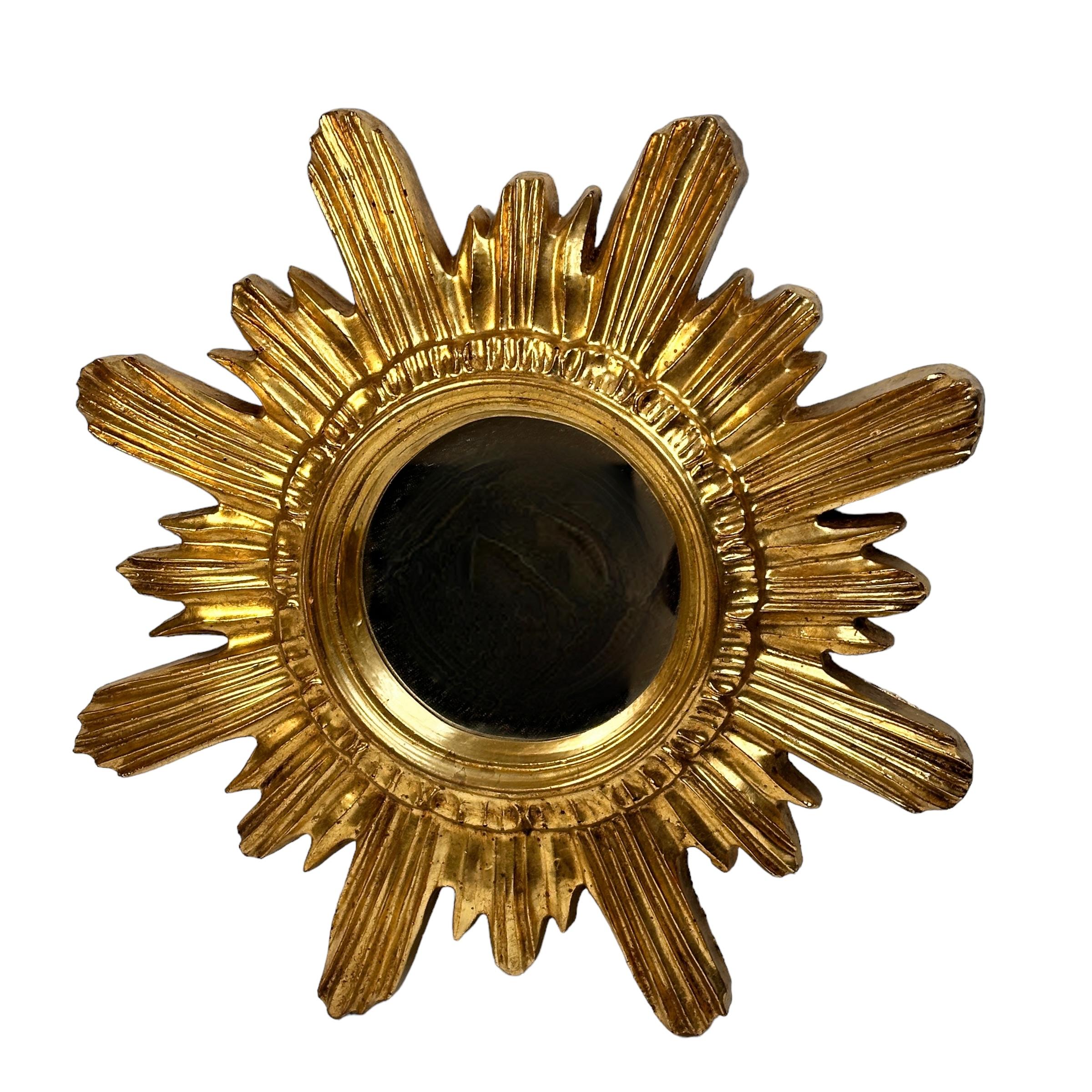 Magnifique miroir en forme d'étoile en résine dorée Stuc, Italie, vers les années 1960. en vente 5