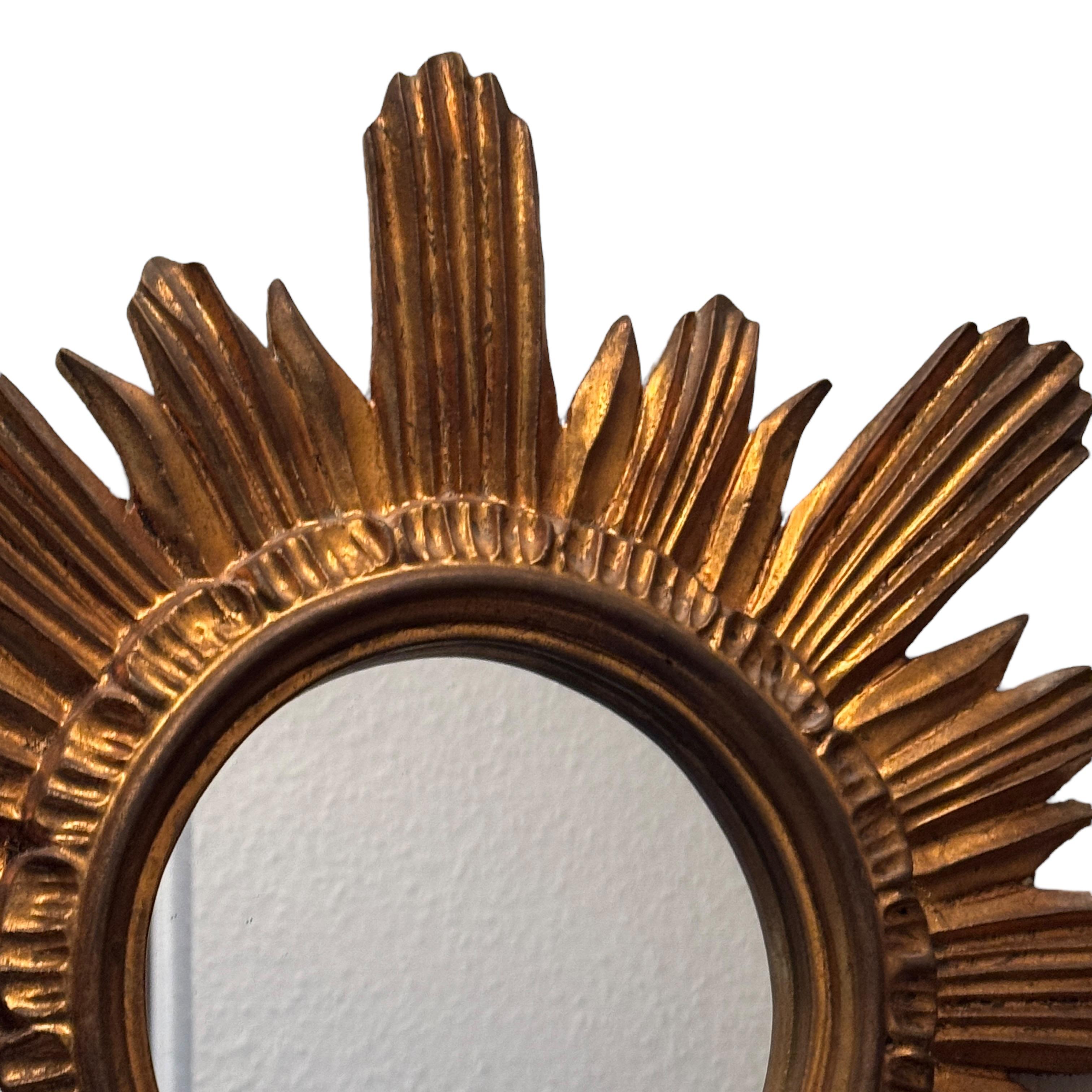 Schöner Sunburst-Starburst-Spiegel Vergoldetes Holz Stuck, Italien, um 1960er Jahre im Angebot 4