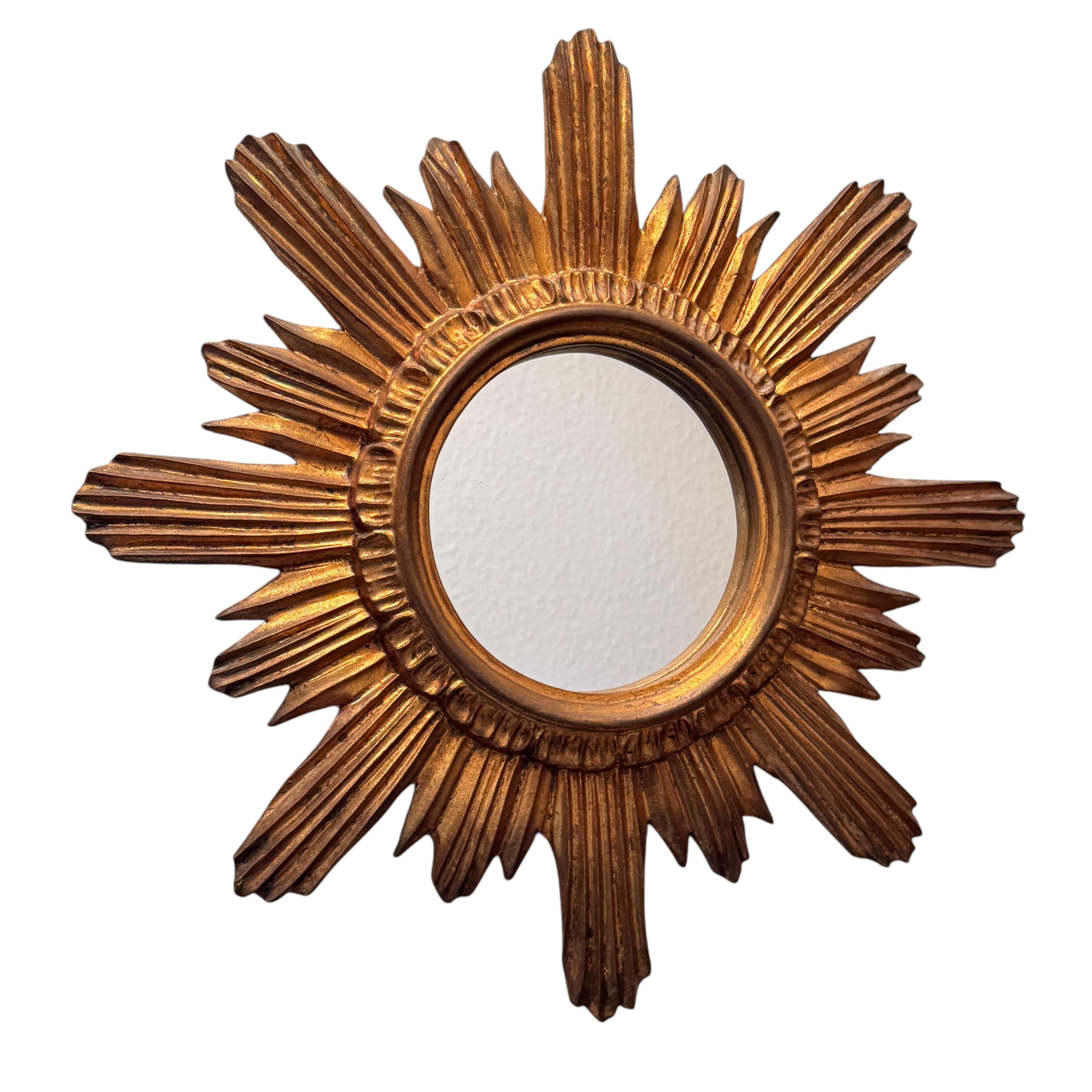 Schöner Sunburst-Starburst-Spiegel Vergoldetes Holz Stuck, Italien, um 1960er Jahre (Hollywood Regency) im Angebot