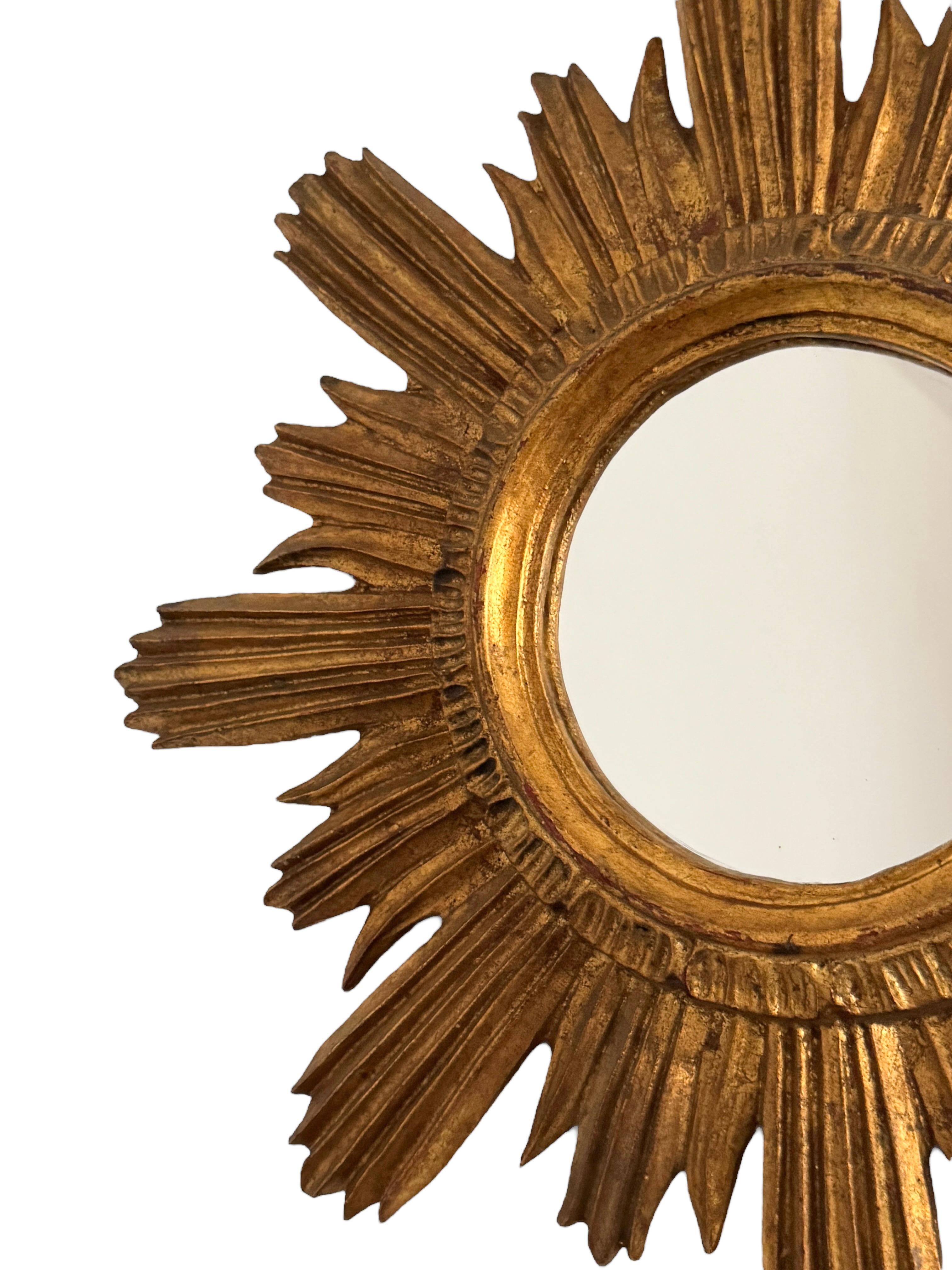 Mid-20th Century Beautiful Sunburst Starburst Mirror Gilt Wood Stucco, Italy, circa 1960s For Sale