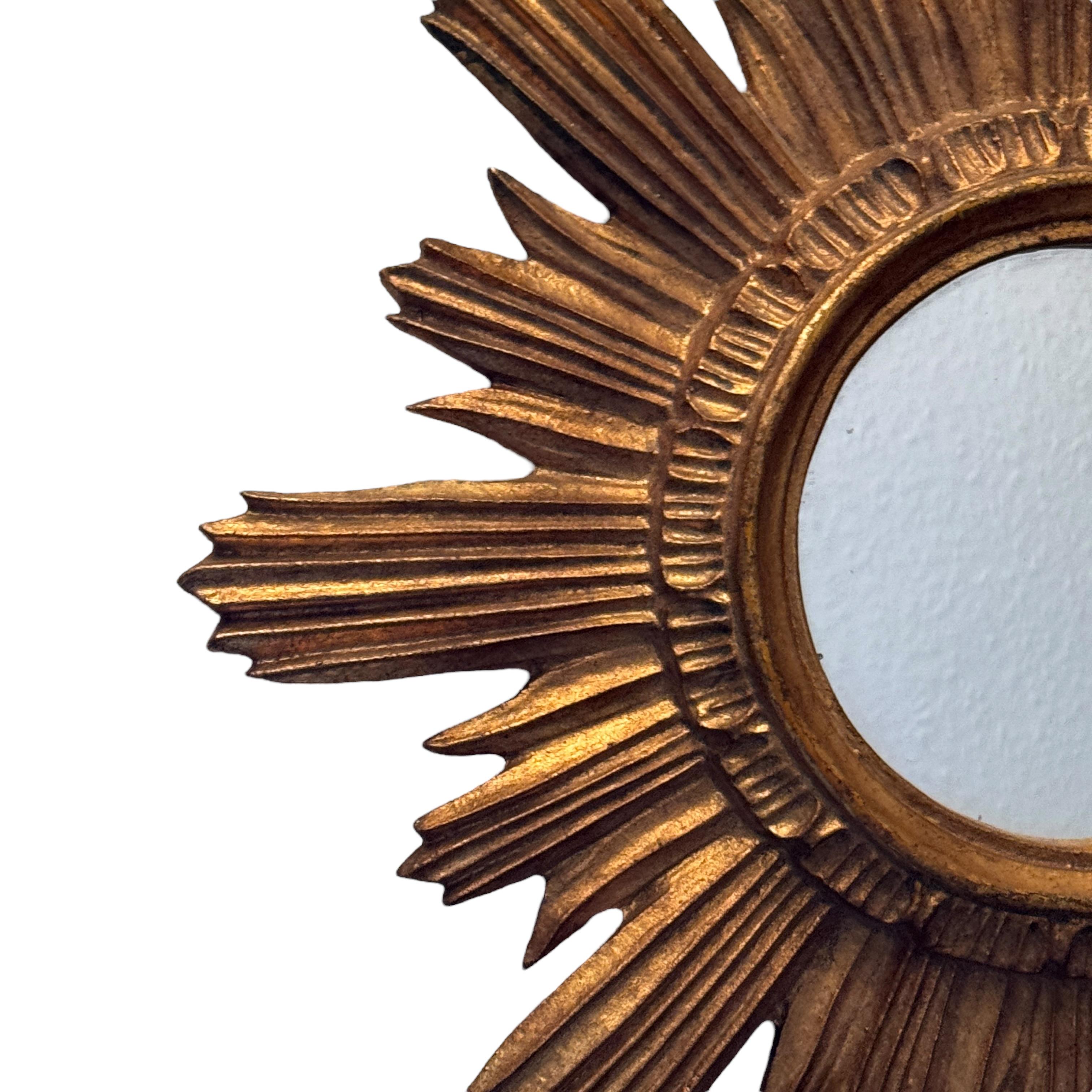 Magnifique miroir en forme d'étoile dorée Wood Stucco, Italie, vers les années 1960 en vente 1