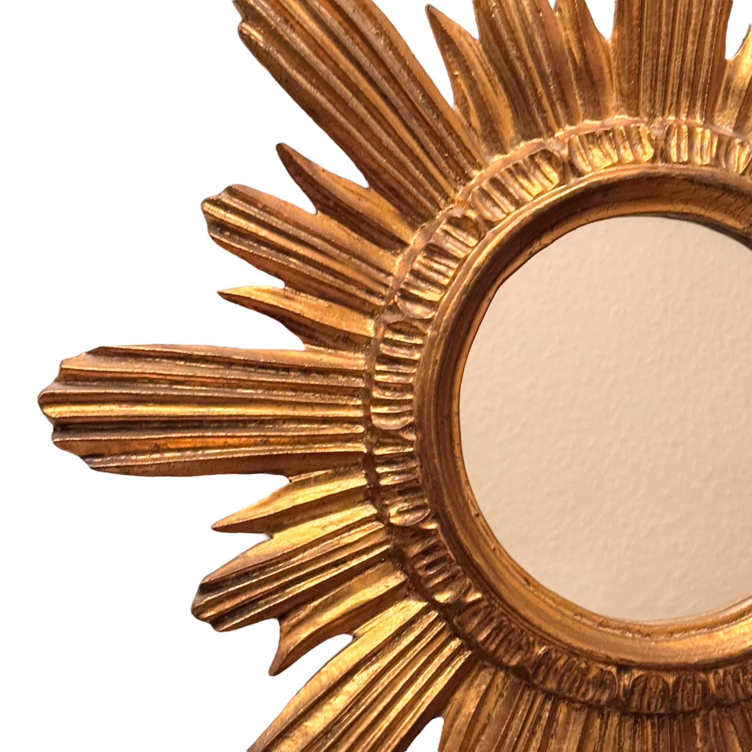 Bellissimo specchio Sunburst Starburst in legno dorato e stucco, Italia, circa anni '60 in vendita 2