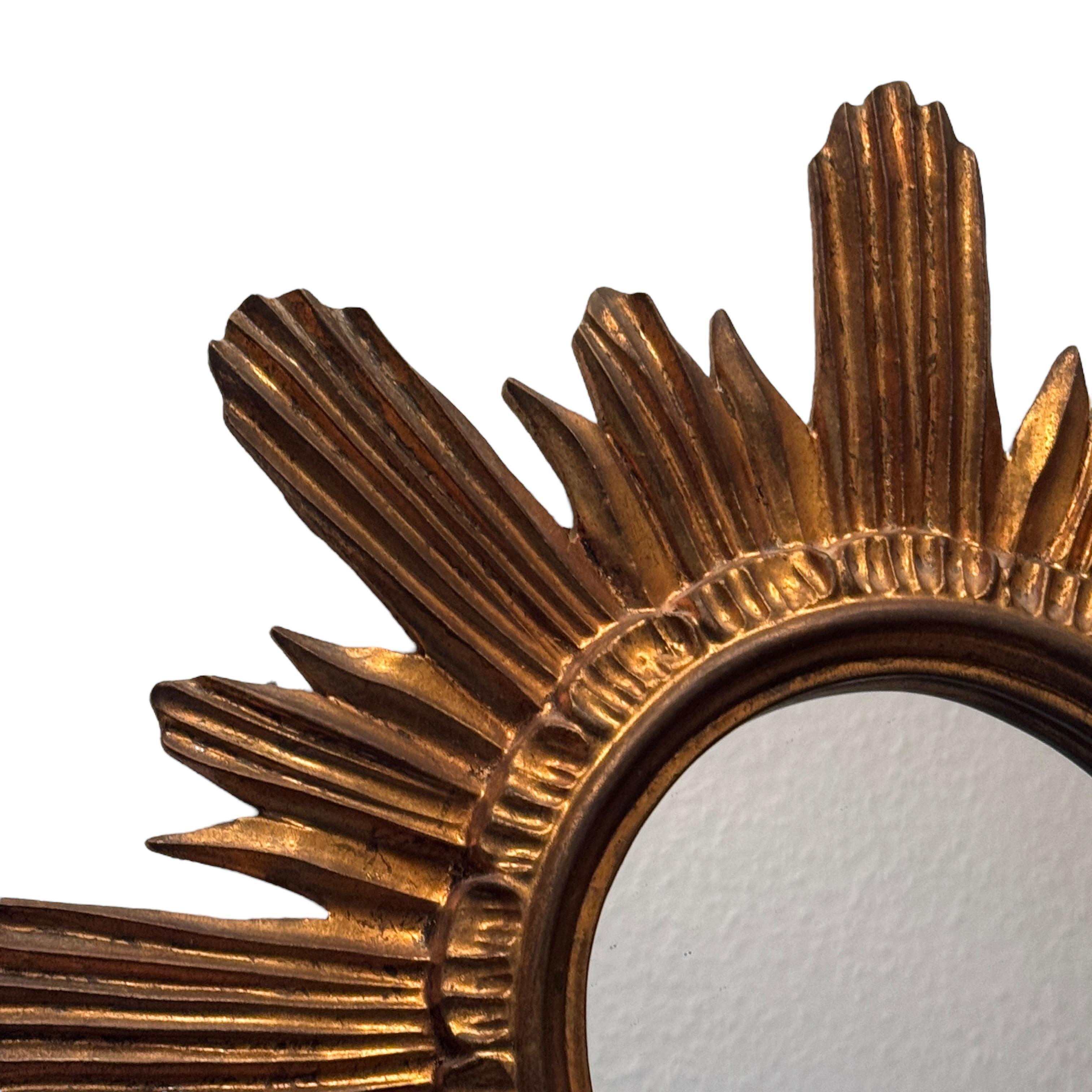Schöner Sunburst-Starburst-Spiegel Vergoldetes Holz Stuck, Italien, um 1960er Jahre im Angebot 3