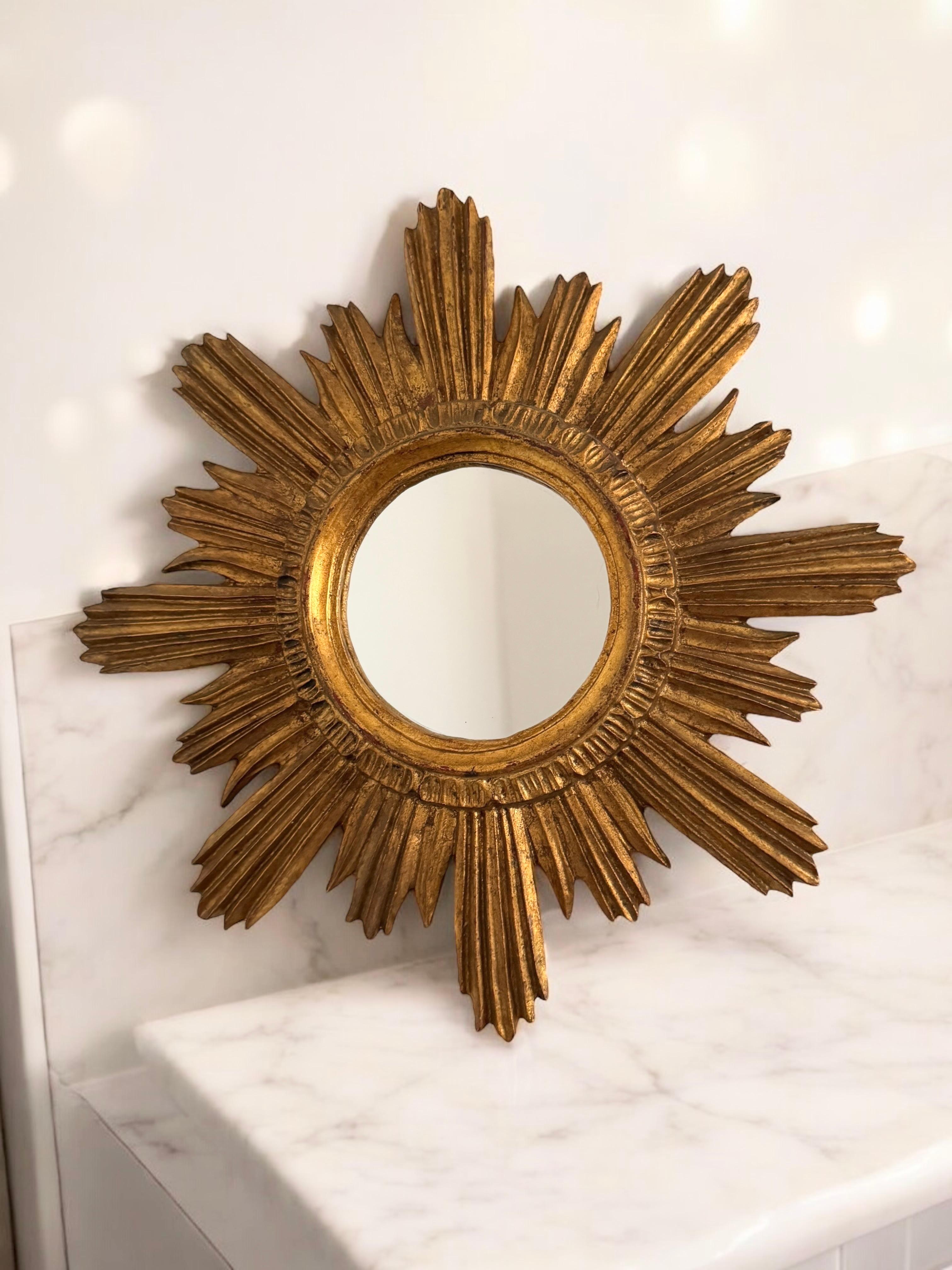 Beautiful Sunburst Starburst Mirror Gilt Wood Stucco, Italy, circa 1960s For Sale 3