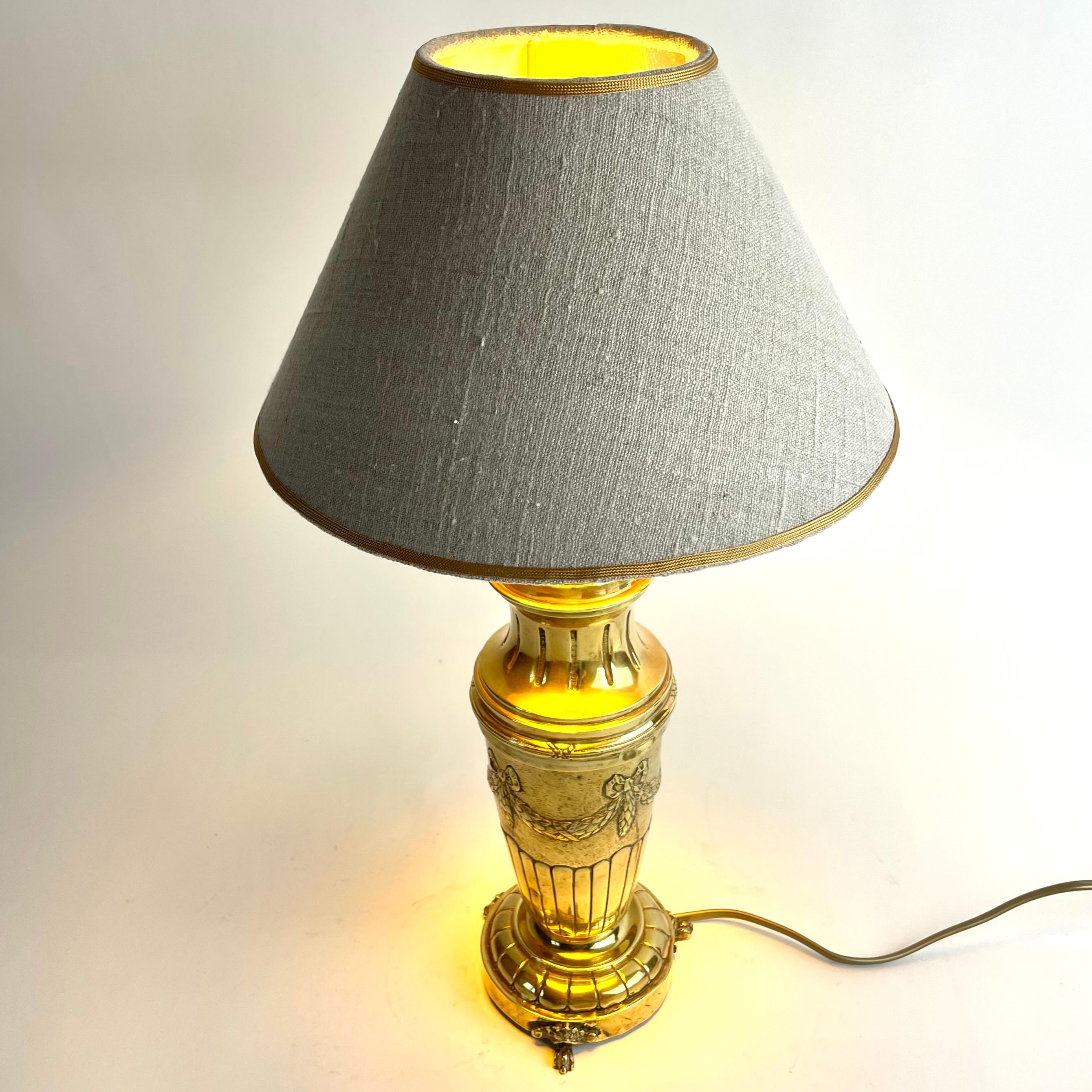 Beautiful Swedish Gustavian Style Brass Table Lamp, Late 19th Century In Good Condition For Sale In Knivsta, SE