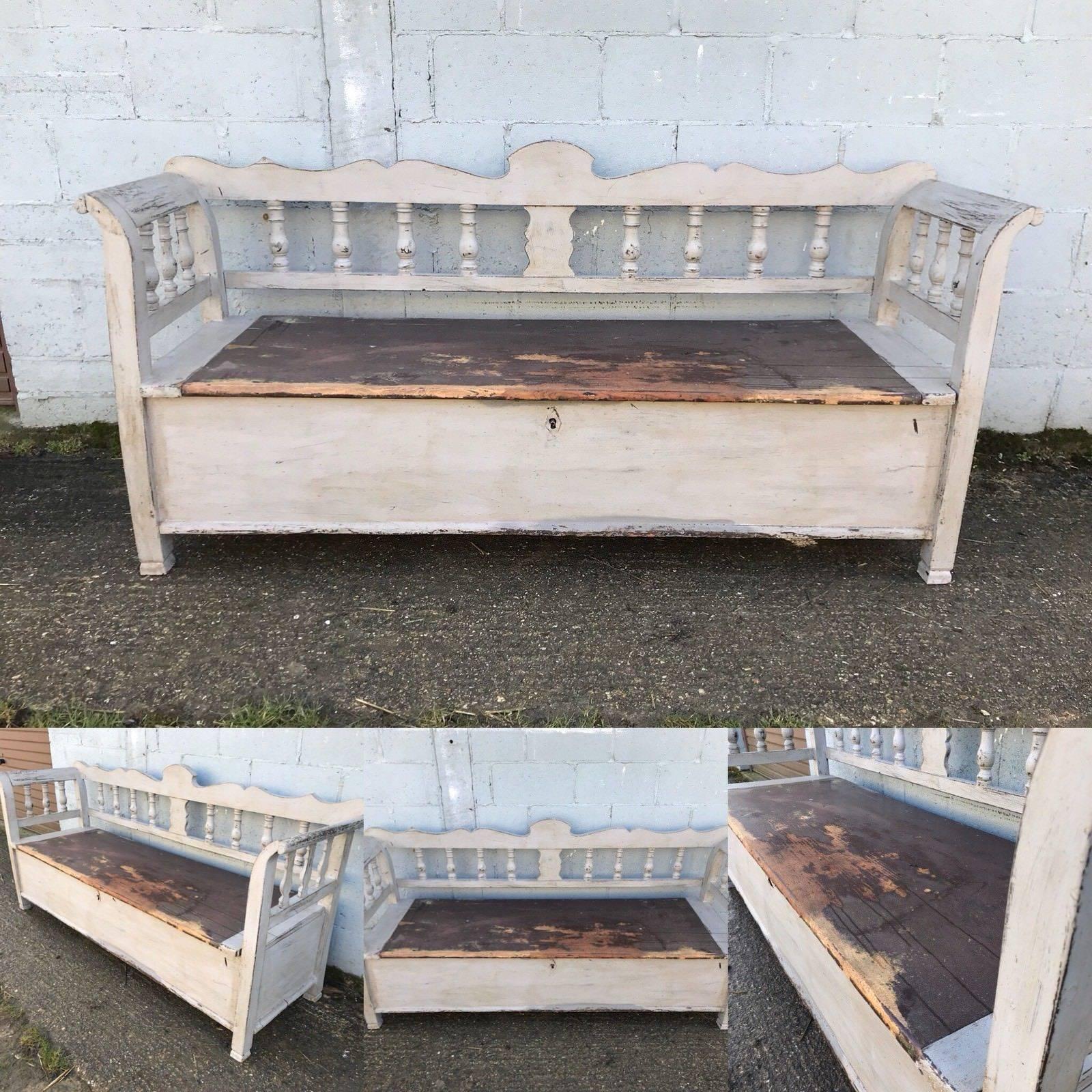 Here we have a lovely storage bench. Great paint work, the seat opens up for use of storing items. Great for shoes, can be used outside.


Dimensions: 187cm long, 55cm deep, 95cm