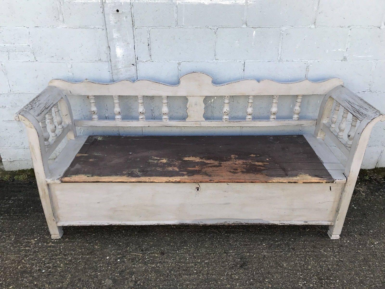 Beautiful Swedish Painted Bench/Settle, Storage Box, Painted In Fair Condition For Sale In Lingfield, West Sussex