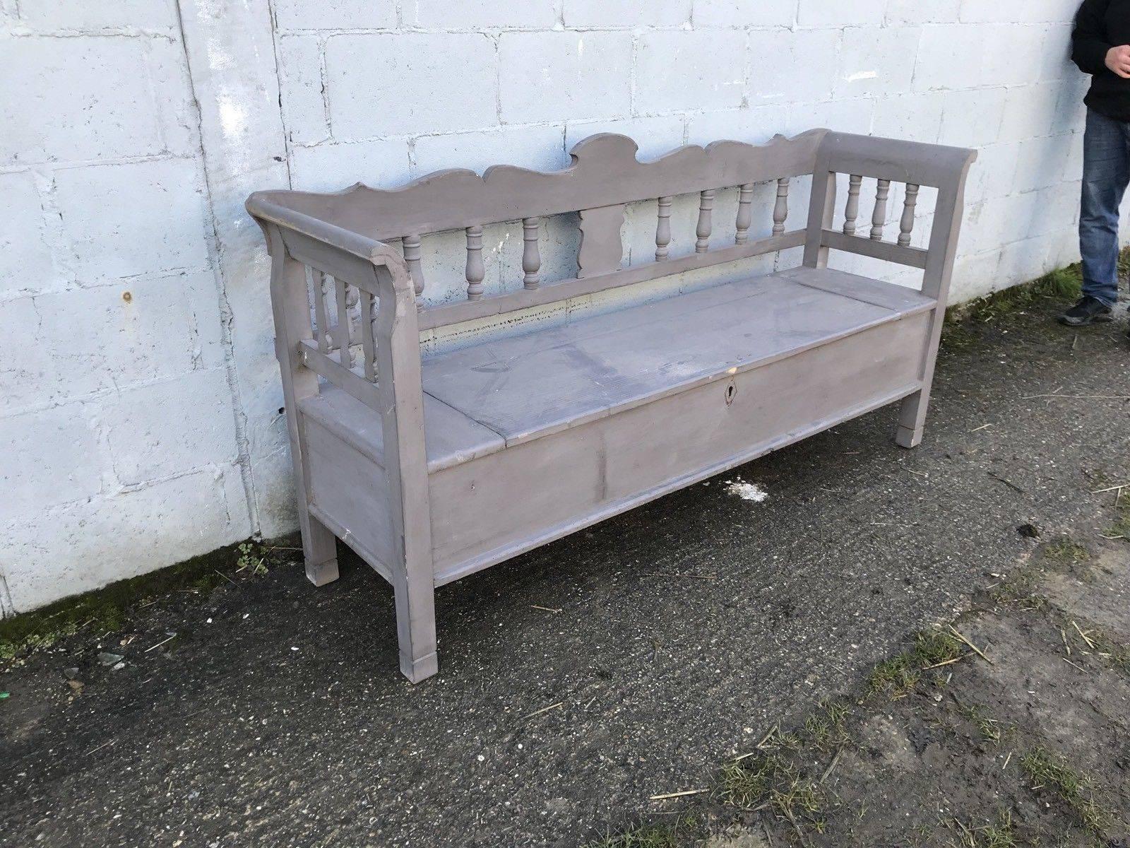 Beautiful Swedish Painted Bench/Settle, Storage Box, Painted In Good Condition For Sale In Lingfield, West Sussex