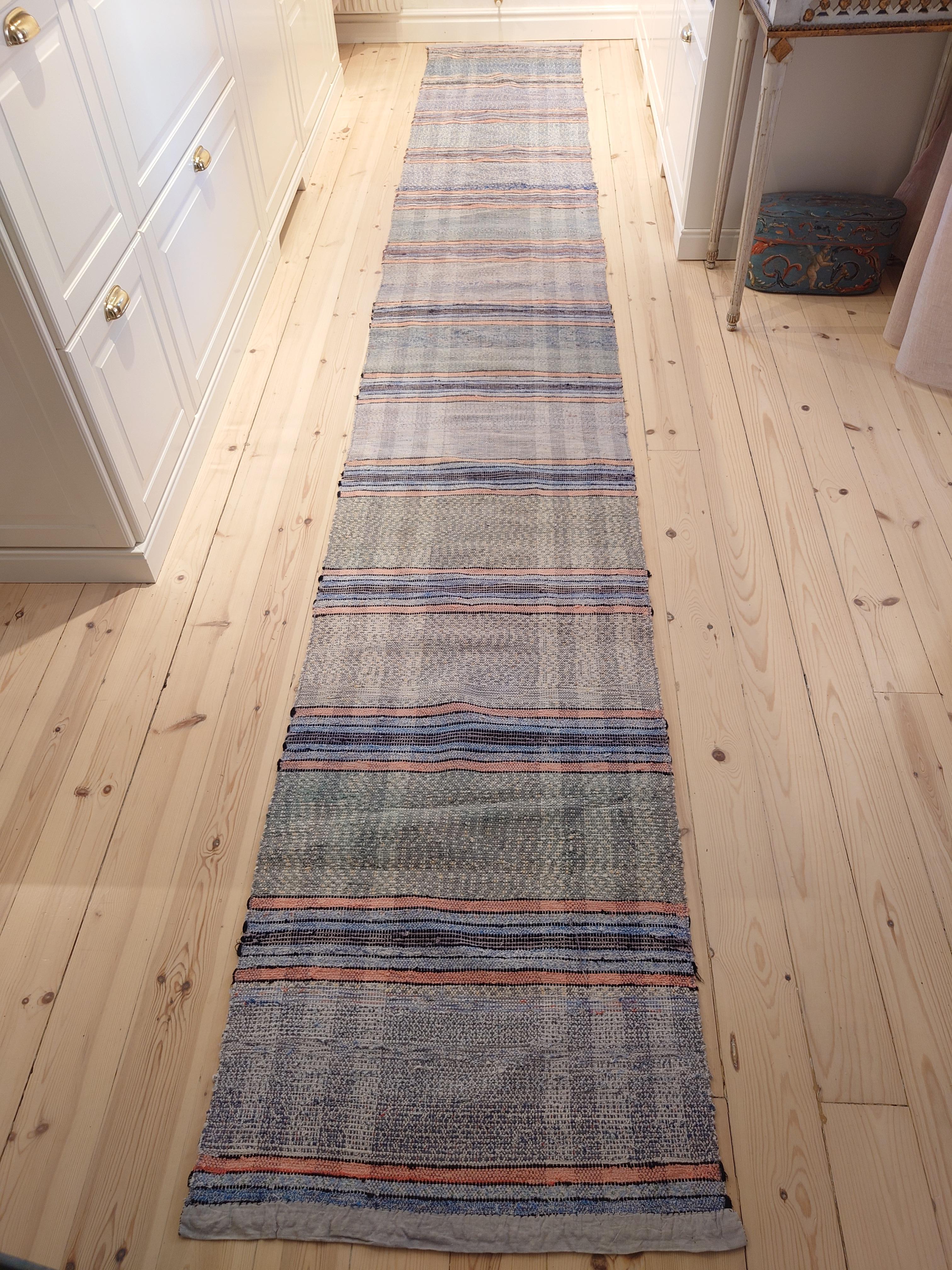 Country Beautiful Swedish Rag rug country hand woven For Sale