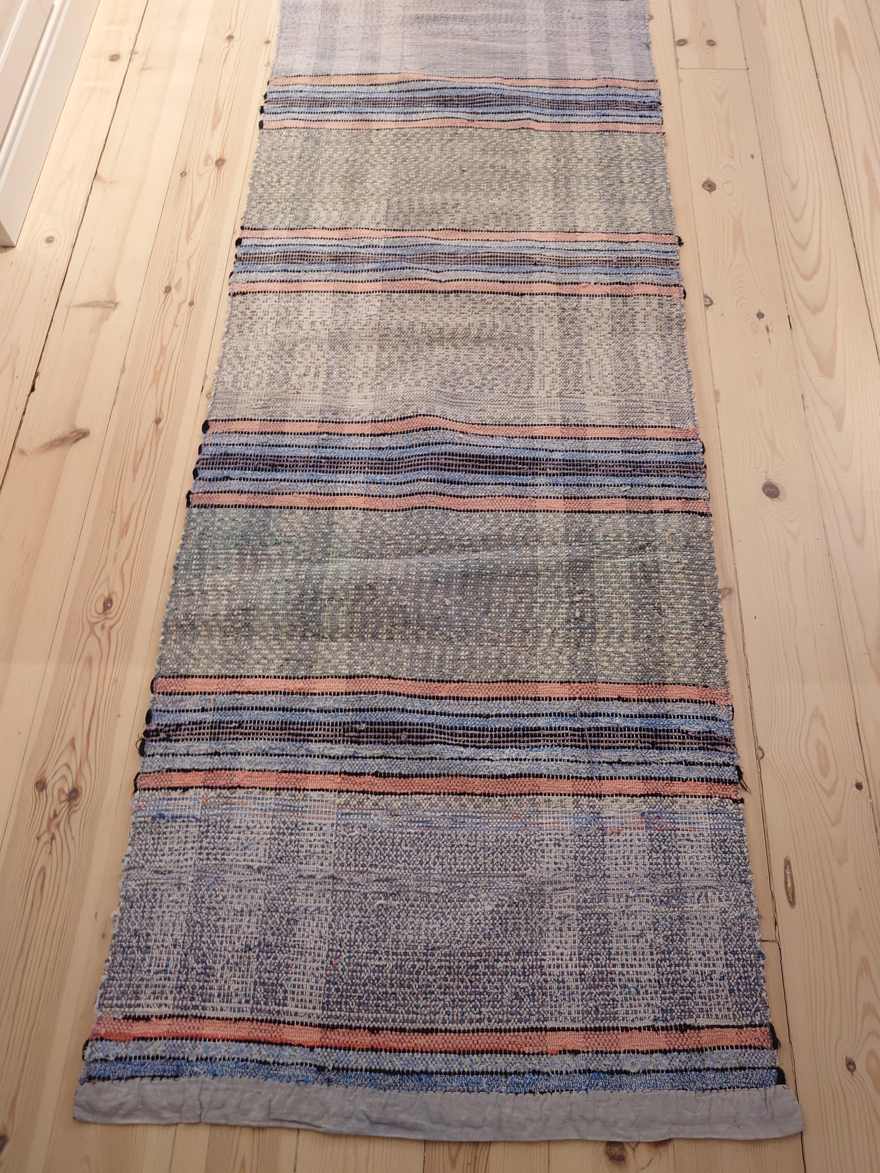 Hand-Woven Beautiful Swedish Rag rug country hand woven For Sale