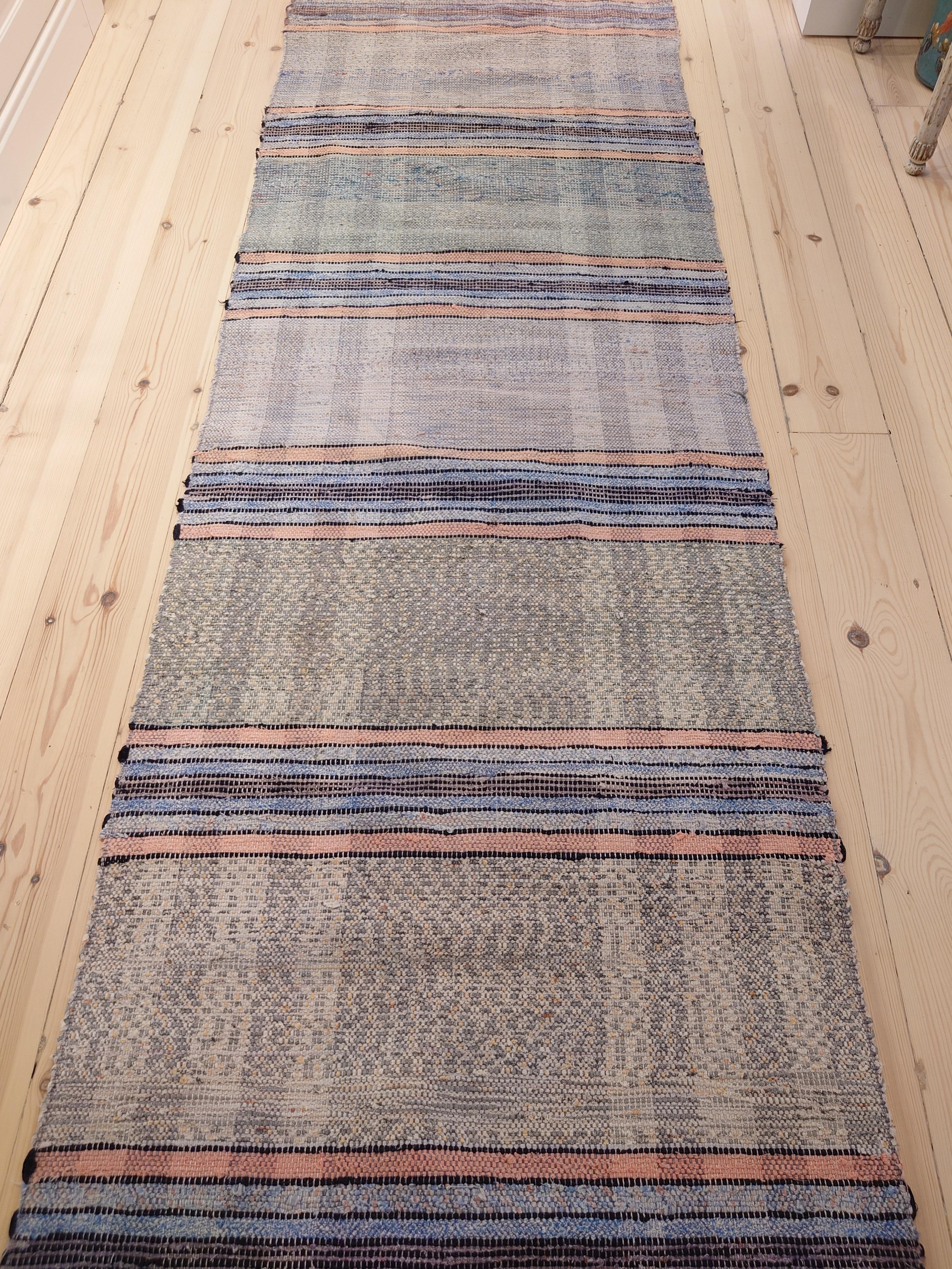 Beautiful Swedish Rag rug country hand woven In Good Condition For Sale In Boden, SE