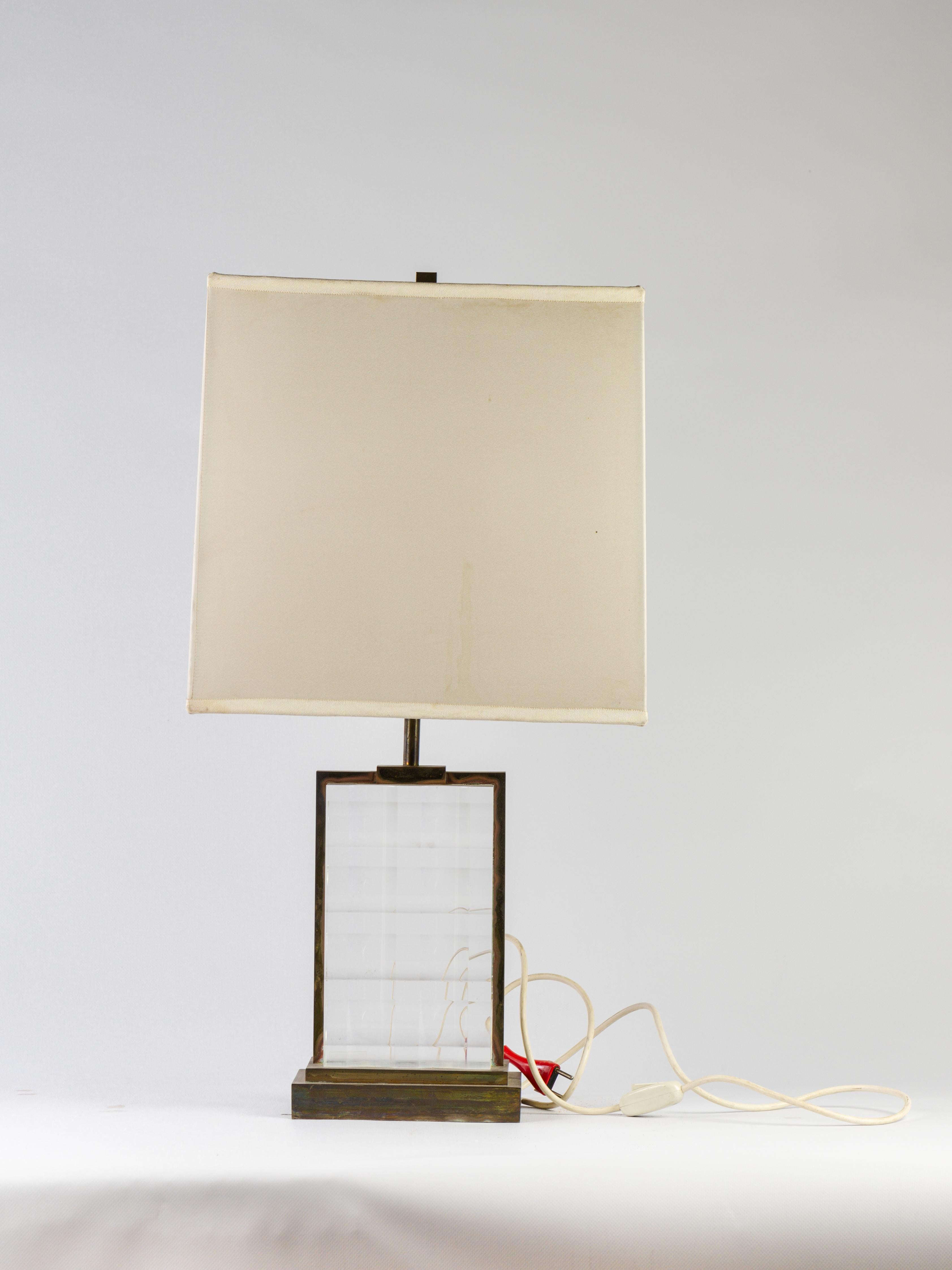 Mid-Century Modern Magnifique lampe de table en verre et laiton de S.Petti en vente