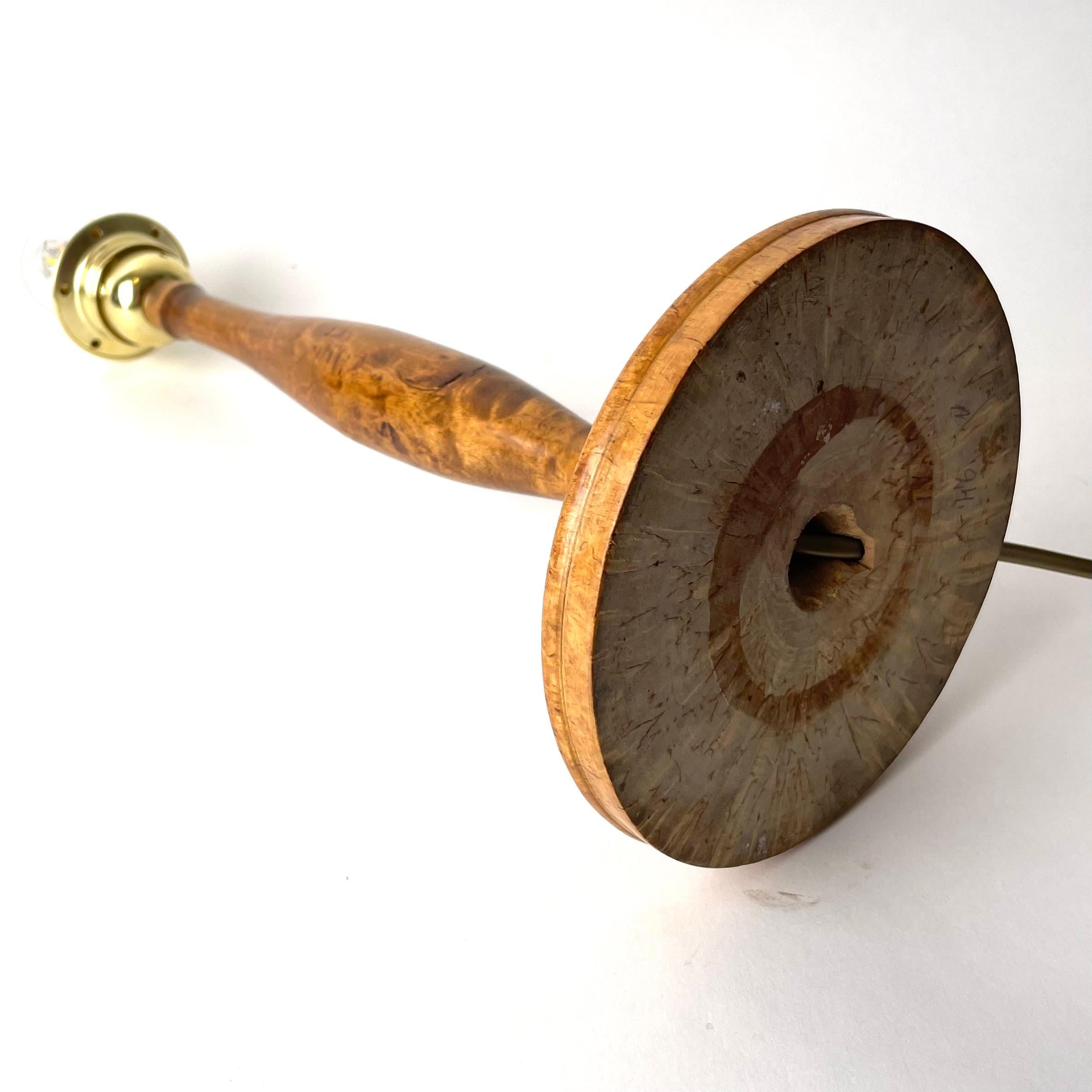 Bellissima lampada da tavolo in betulla careliana, Swedish Grace 1920s in vendita 1
