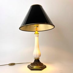 Beautiful Table Lamp in Opaline Glass and Bronze, Provenance Baron Bonde