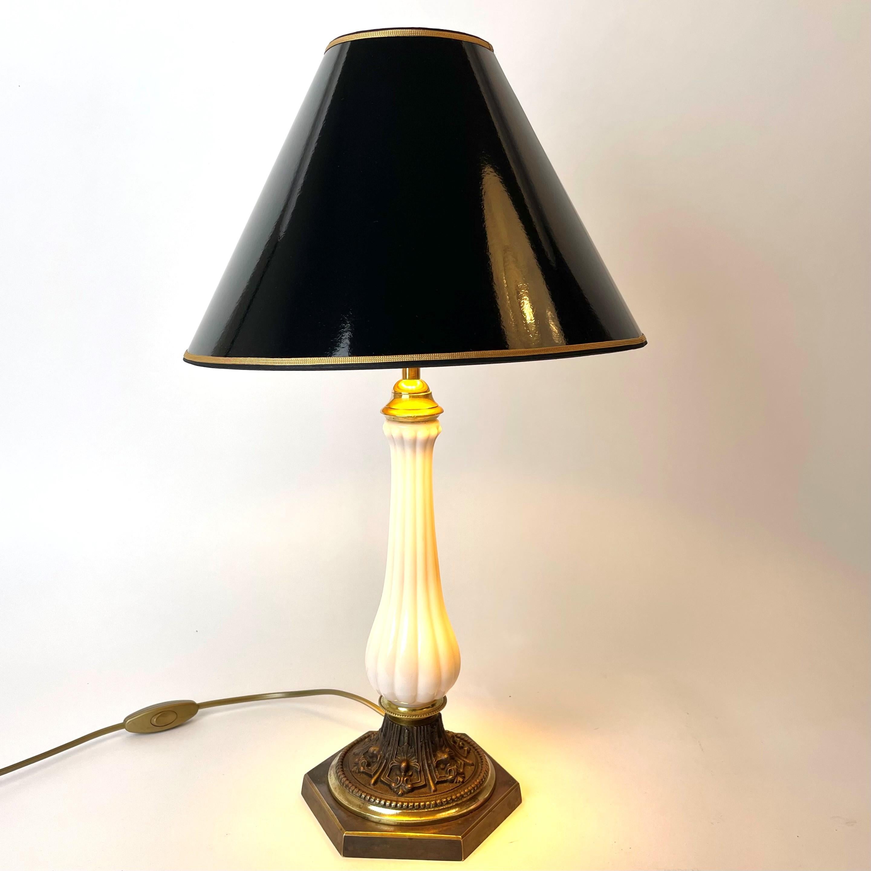 Louis Philippe Beautiful Table Lamp in Opaline Glass and Bronze, Provenance Baron Bonde For Sale