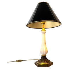 Beautiful Table Lamp in Opaline Glass and Bronze, Provenance Baron Bonde