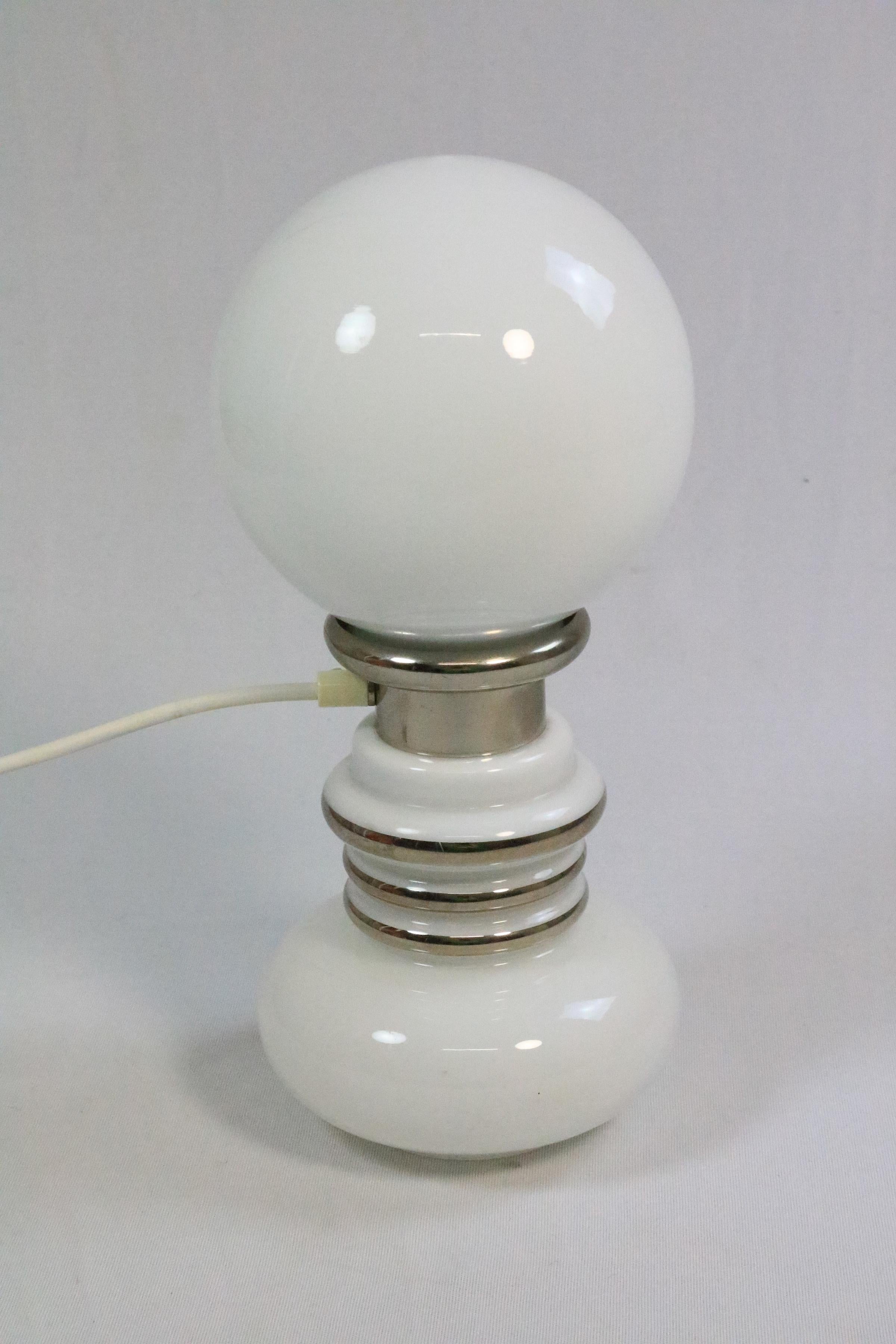 Mid-Century Modern Beautiful Table Lamp, Murano Glass, White, Original 1970s For Sale