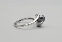 10W Beautiful Tahitian Pearl and Diamond Bypass Ring