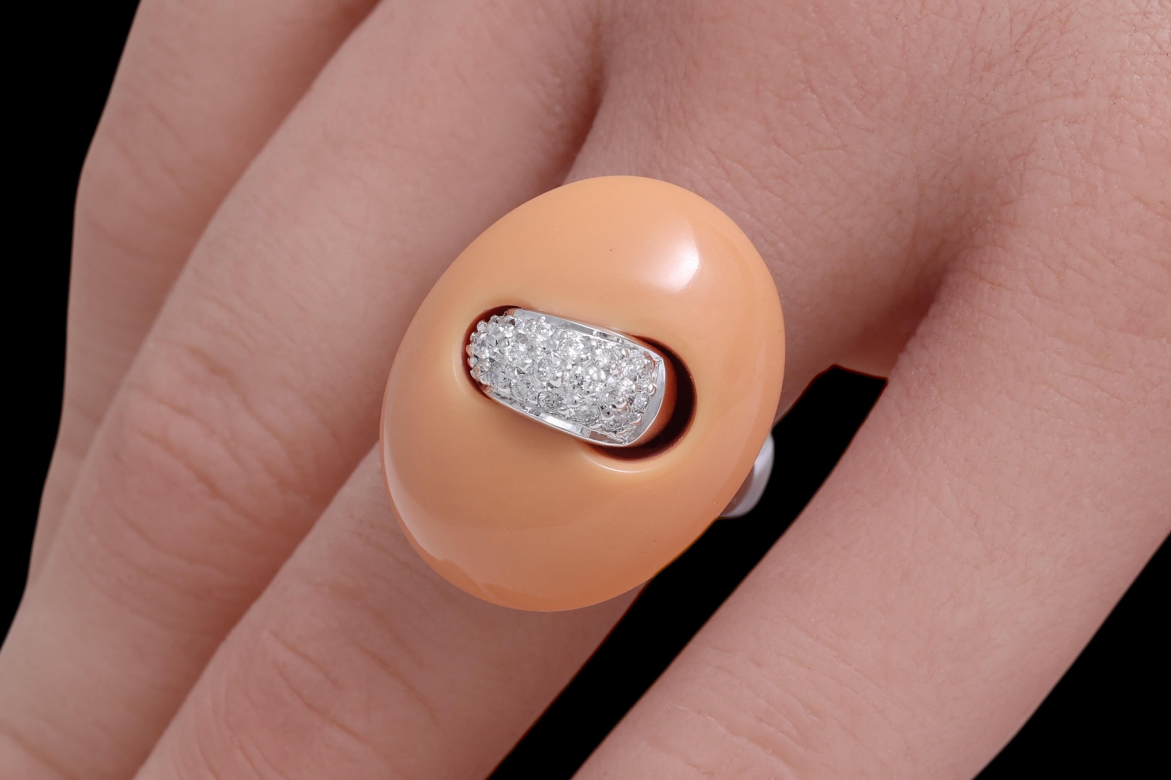 Magnifique bague Talento Italiano avec un grand corail naturel et des diamants en vente 7