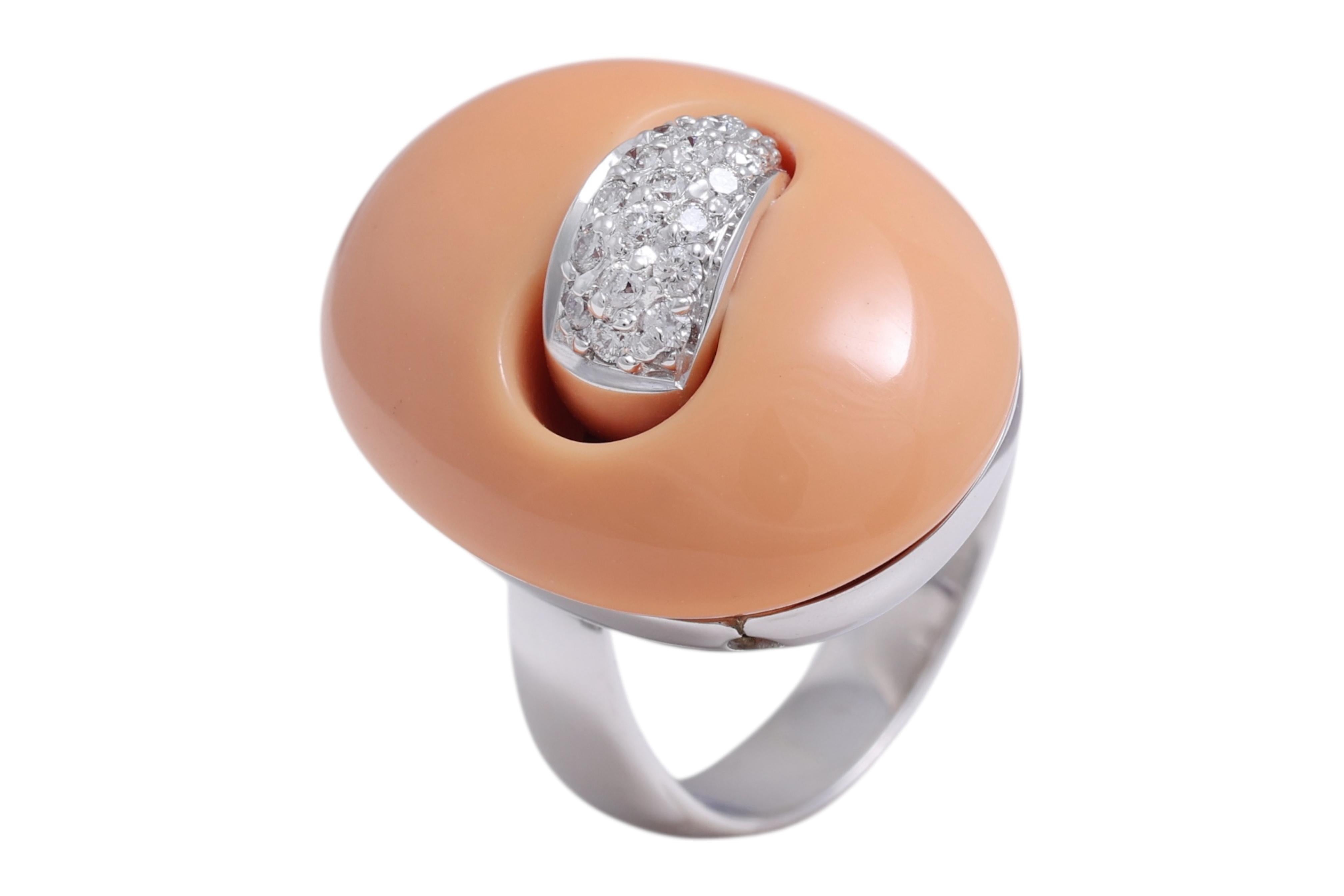 Magnifique bague Talento Italiano avec un grand corail naturel et des diamants en vente 1
