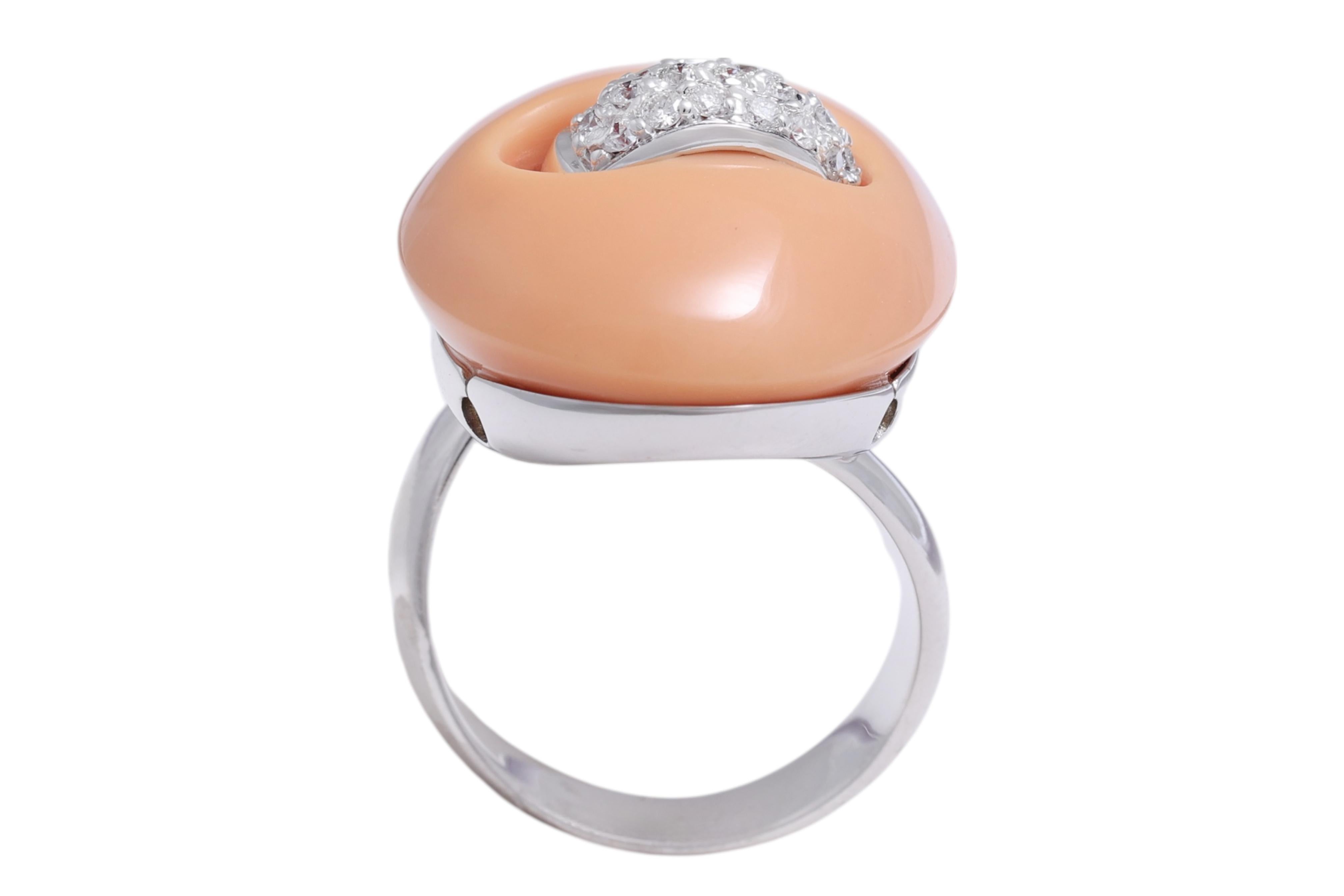 Magnifique bague Talento Italiano avec un grand corail naturel et des diamants en vente 2