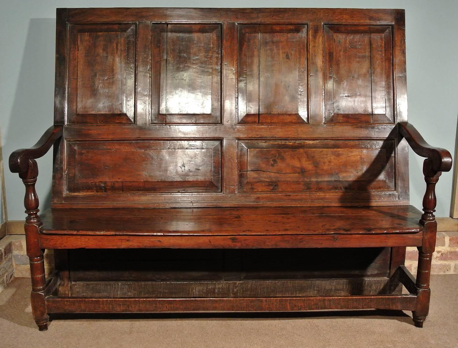 Beautiful Tall and Narrow 17th Century Oak Settle Bench, circa 1680 In Fair Condition For Sale In East Sussex, GB
