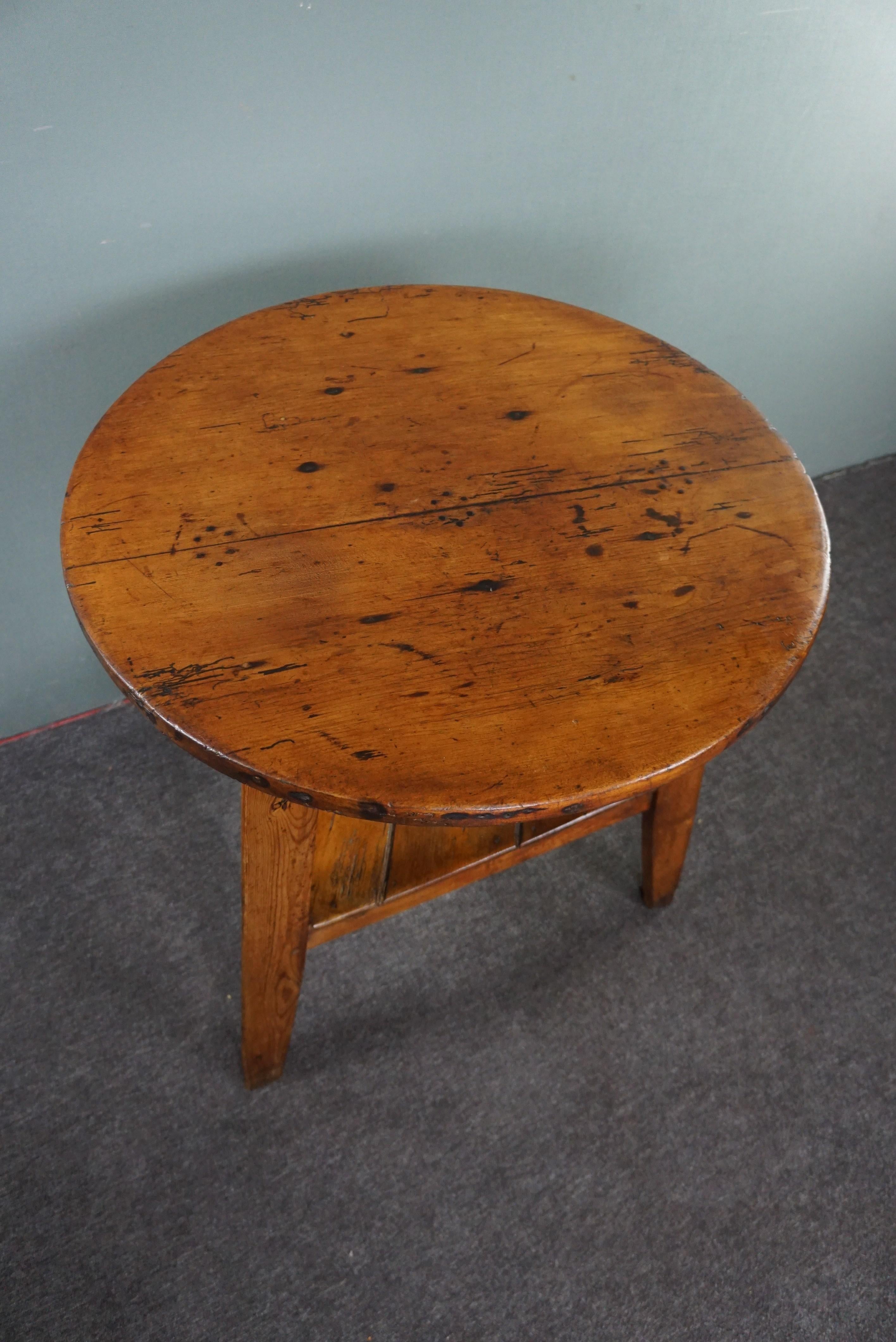 Wood Beautiful tall early 19th-century English pinewood cricket table with original n For Sale