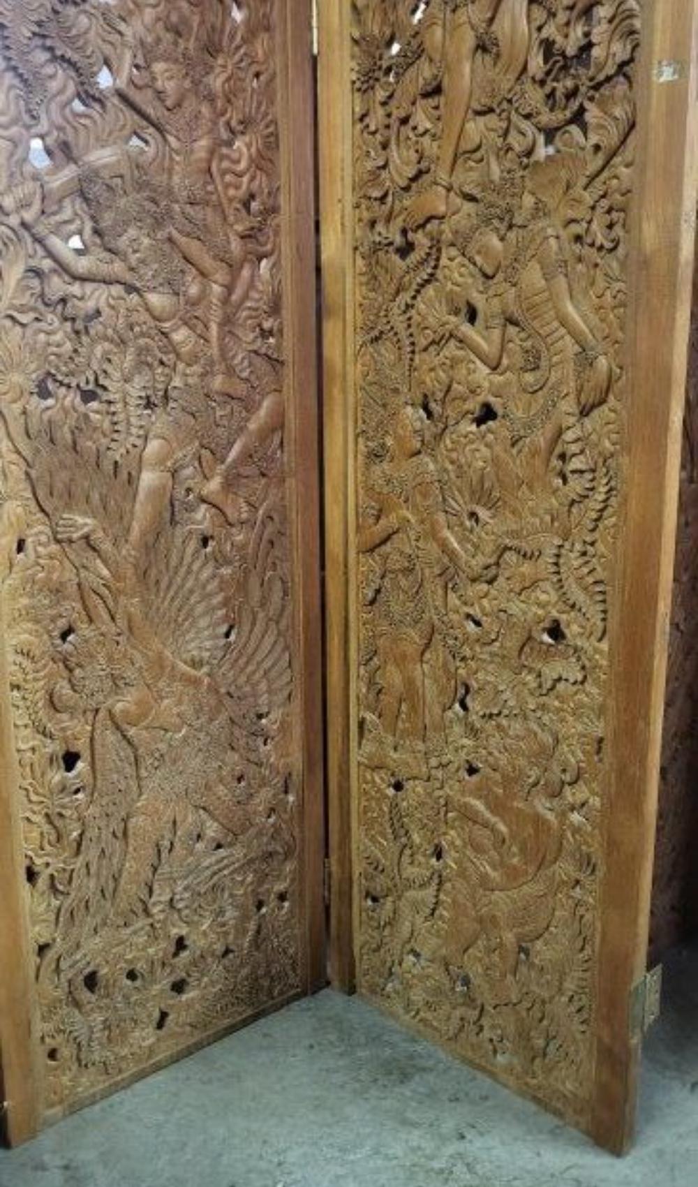 Schöne hohe thailändische Trennwände mit schwerer Holzschnitzerei (Frühes 20. Jahrhundert) im Angebot