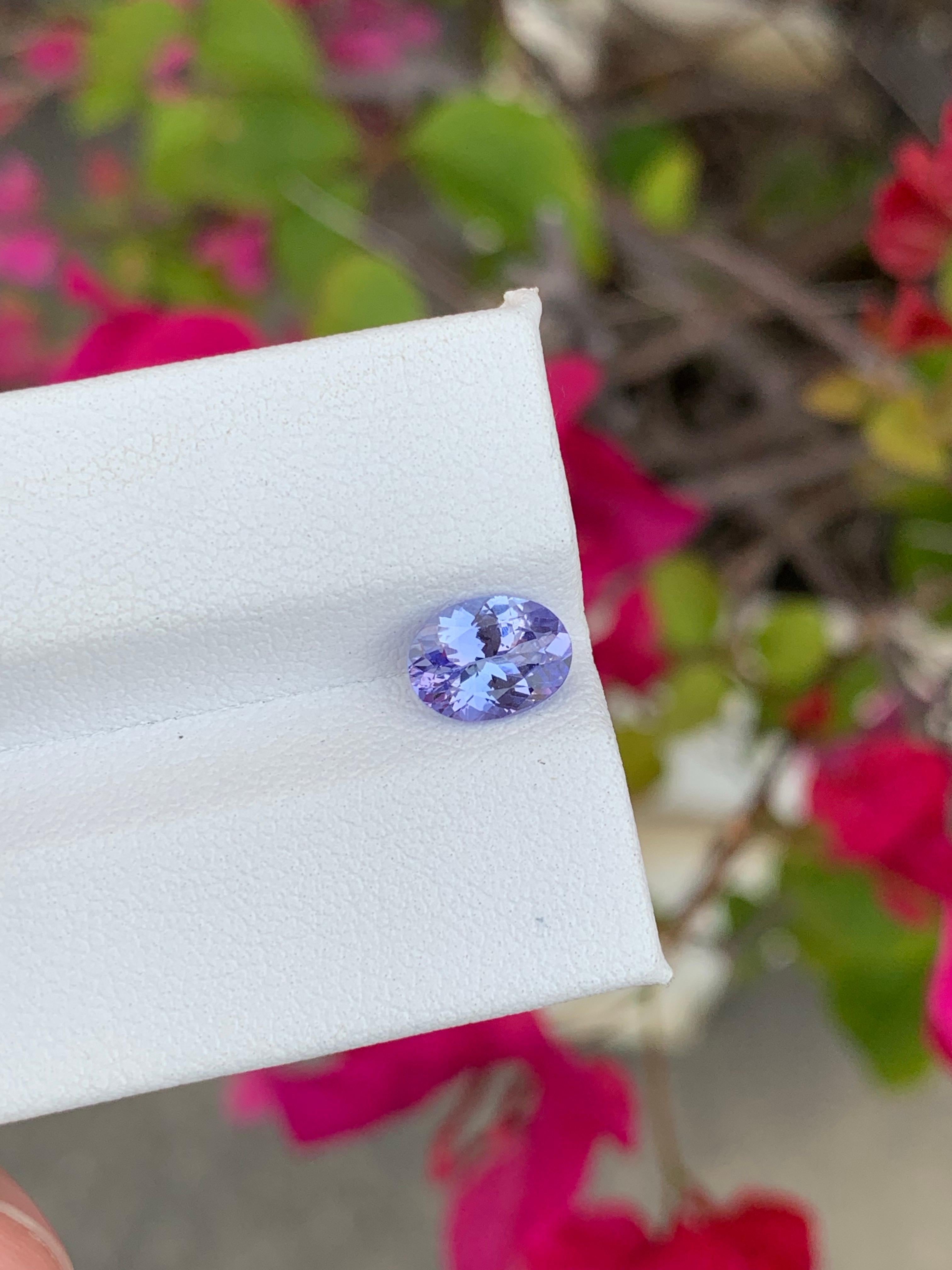 da uomo o donna Bellissima tanzanite ovale da 1,22 carati di colore bluastro violaceo con purezza vvs in vendita