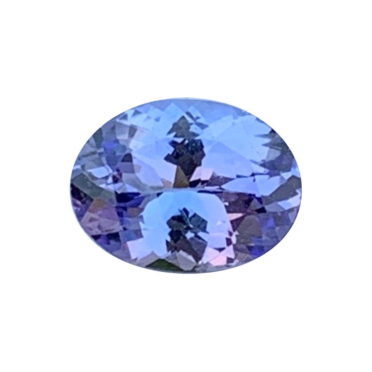 Bellissima tanzanite ovale da 1,22 carati di colore bluastro violaceo con purezza vvs in vendita