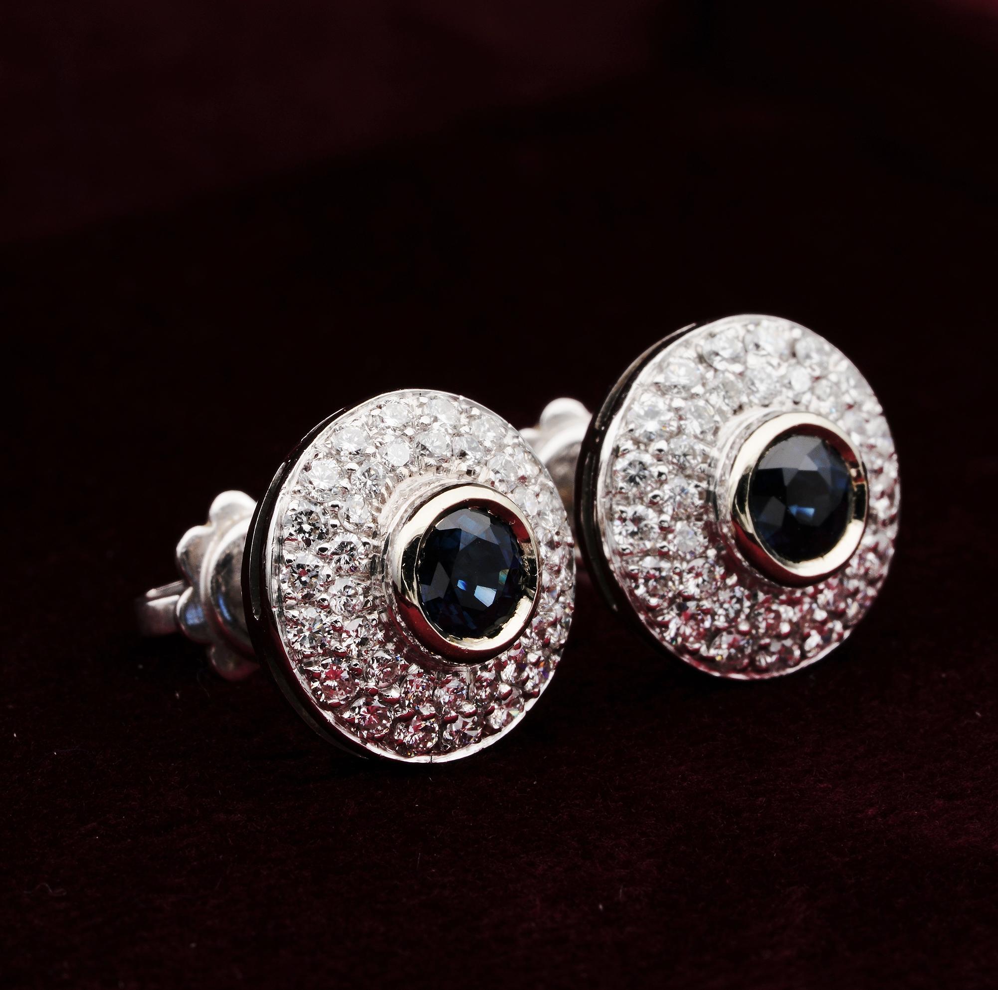 Beautiful Target Design 1.10 Ct Natural Sapphire 1.20 Ct G VVS Diamond Earrings In Good Condition For Sale In Napoli, IT
