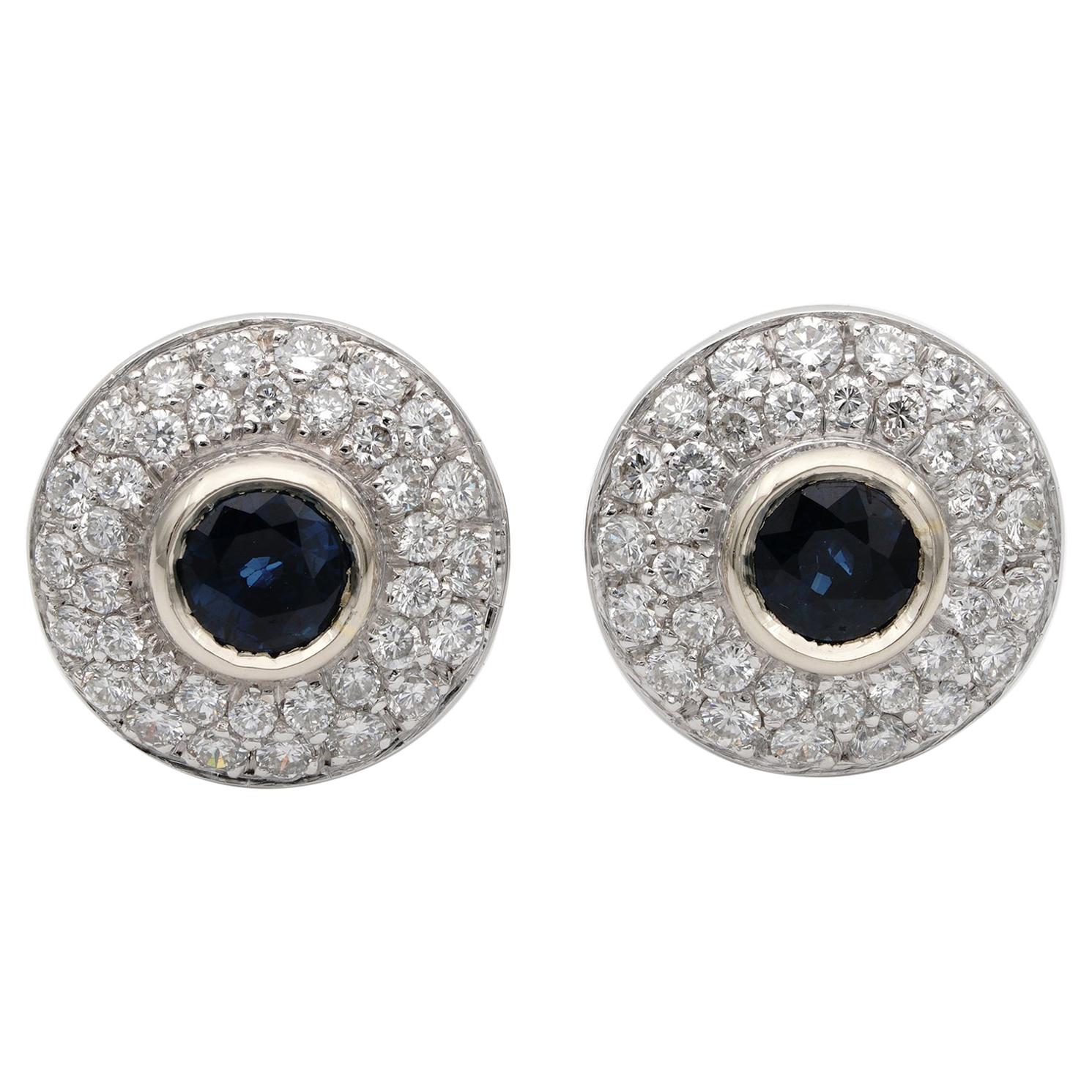 Beautiful Target Design 1.10 Ct Natural Sapphire 1.20 Ct G VVS Diamond Earrings For Sale