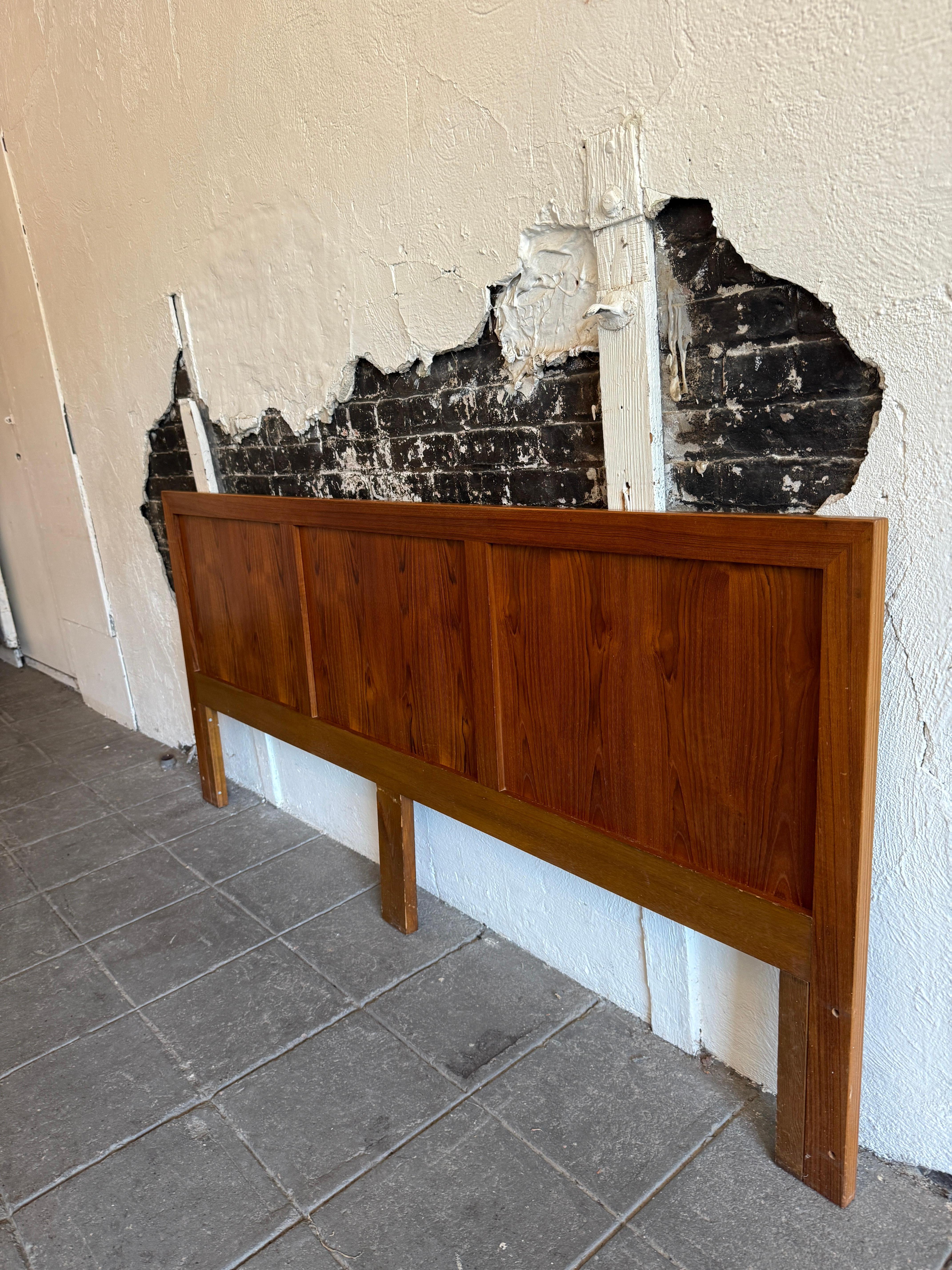 Mid-Century Modern Magnifique tête de lit en teck danois moderne du milieu du siècle 3 panneaux en vente