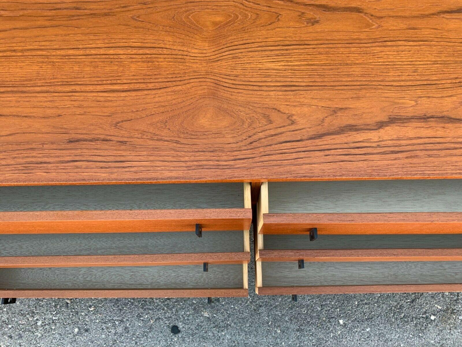 Beautiful Teak Dresser Mid Century Danish Modern with Black Pulls In Good Condition In Las Vegas, NV