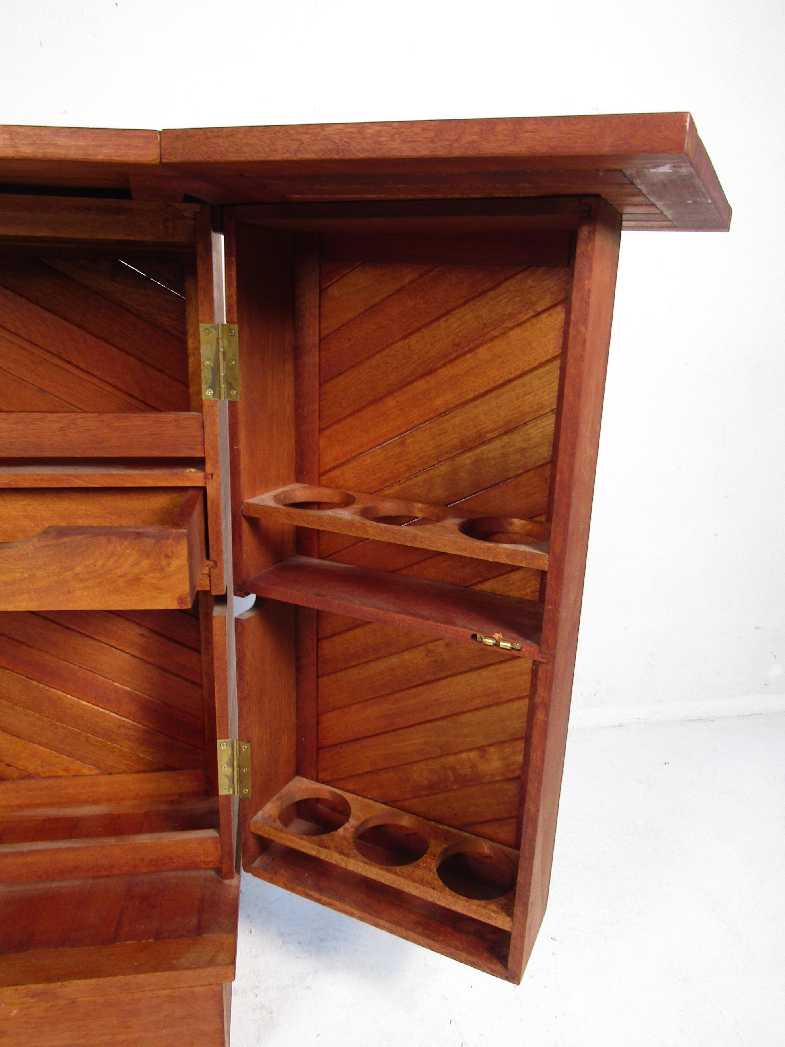 Beautiful Teak Expanding Bar with Two Bar Stools 1