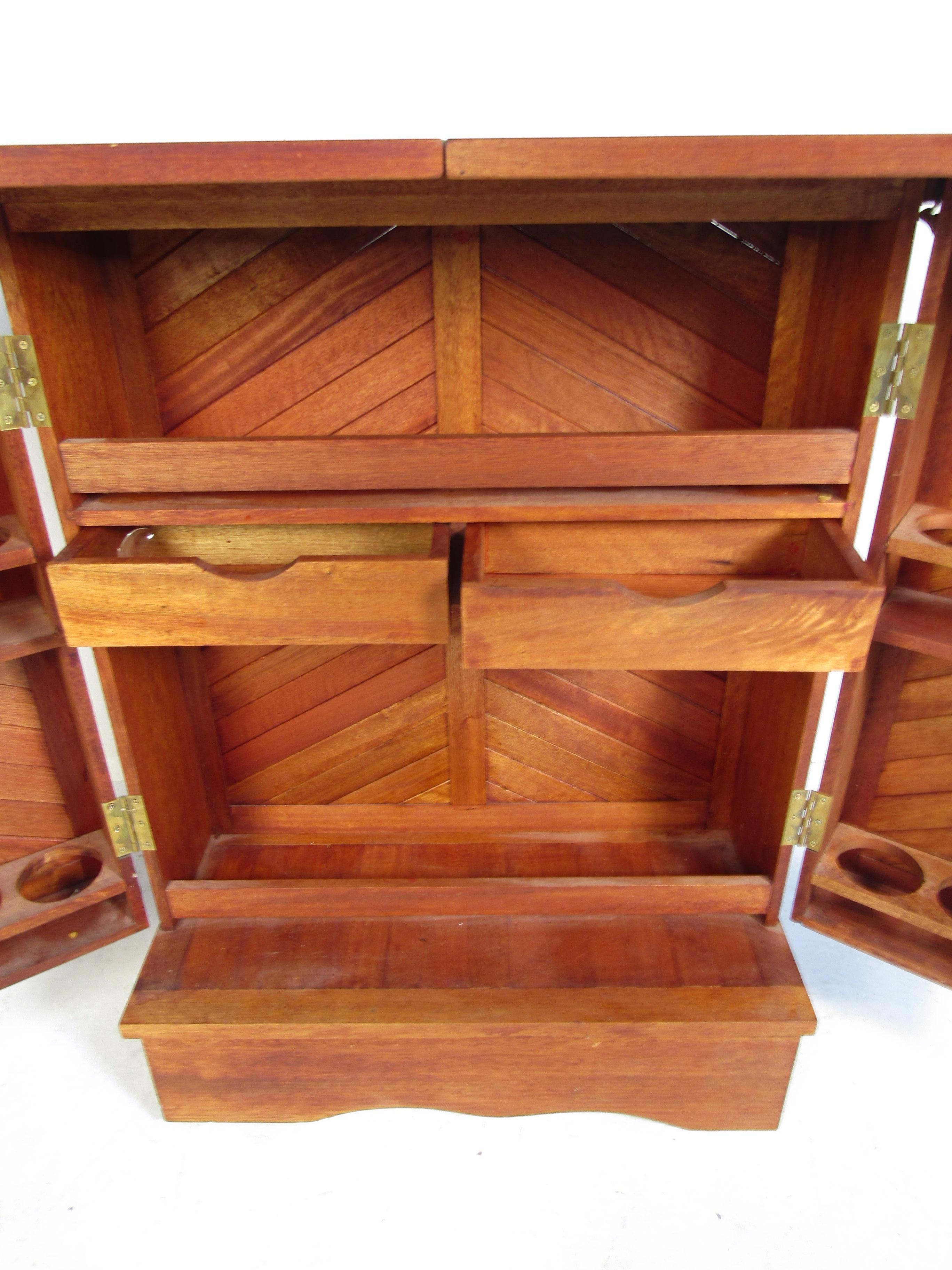 Beautiful Teak Expanding Bar with Two Bar Stools 2