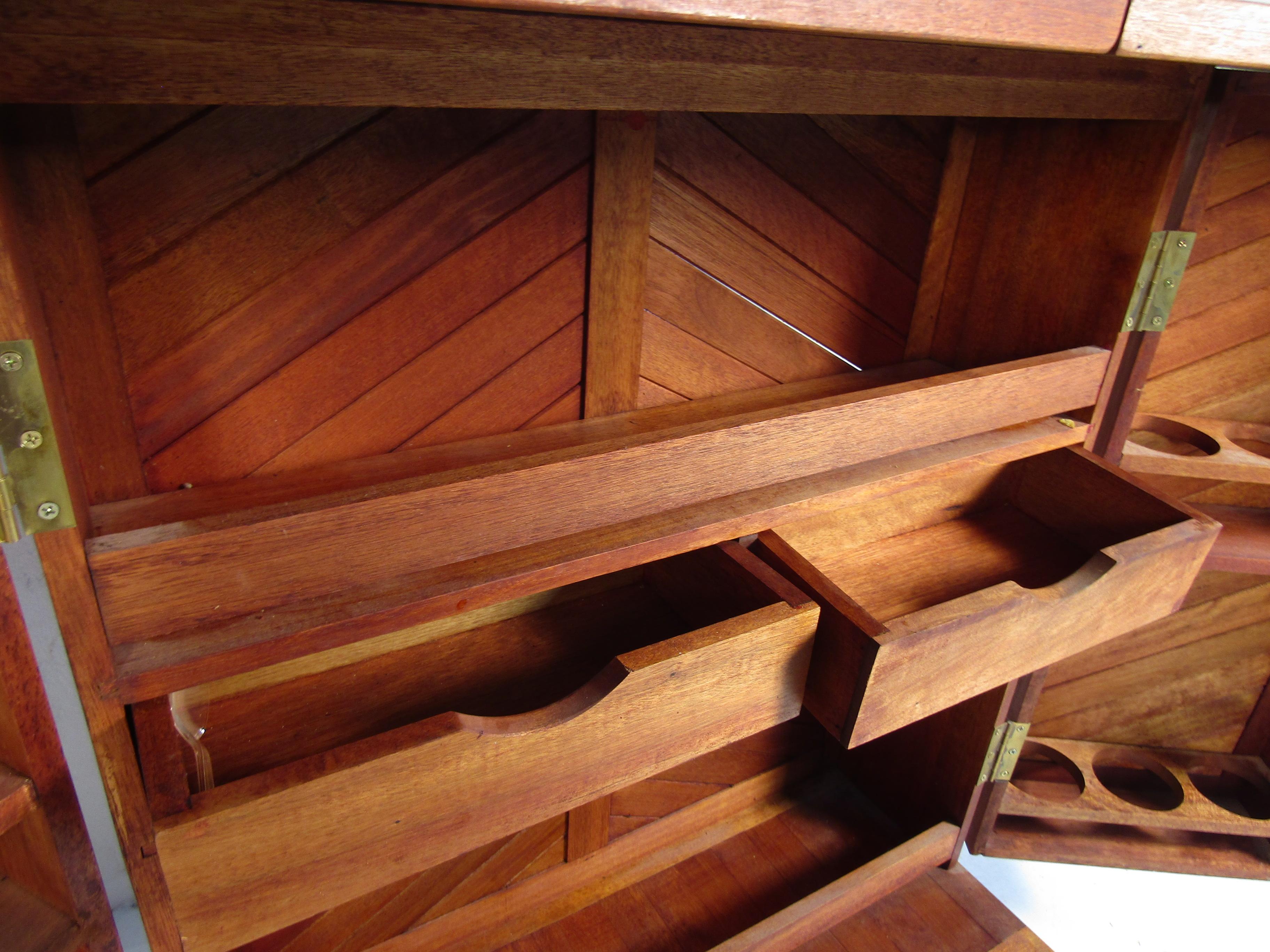 Beautiful Teak Expanding Bar with Two Bar Stools 3